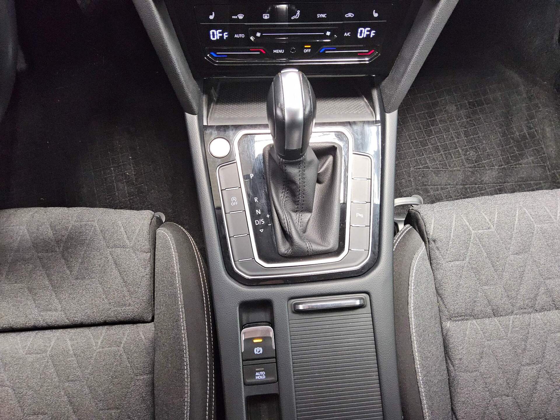 Volkswagen Passat Var. 2.0 TDI Business Navi LED RFK ACC 6