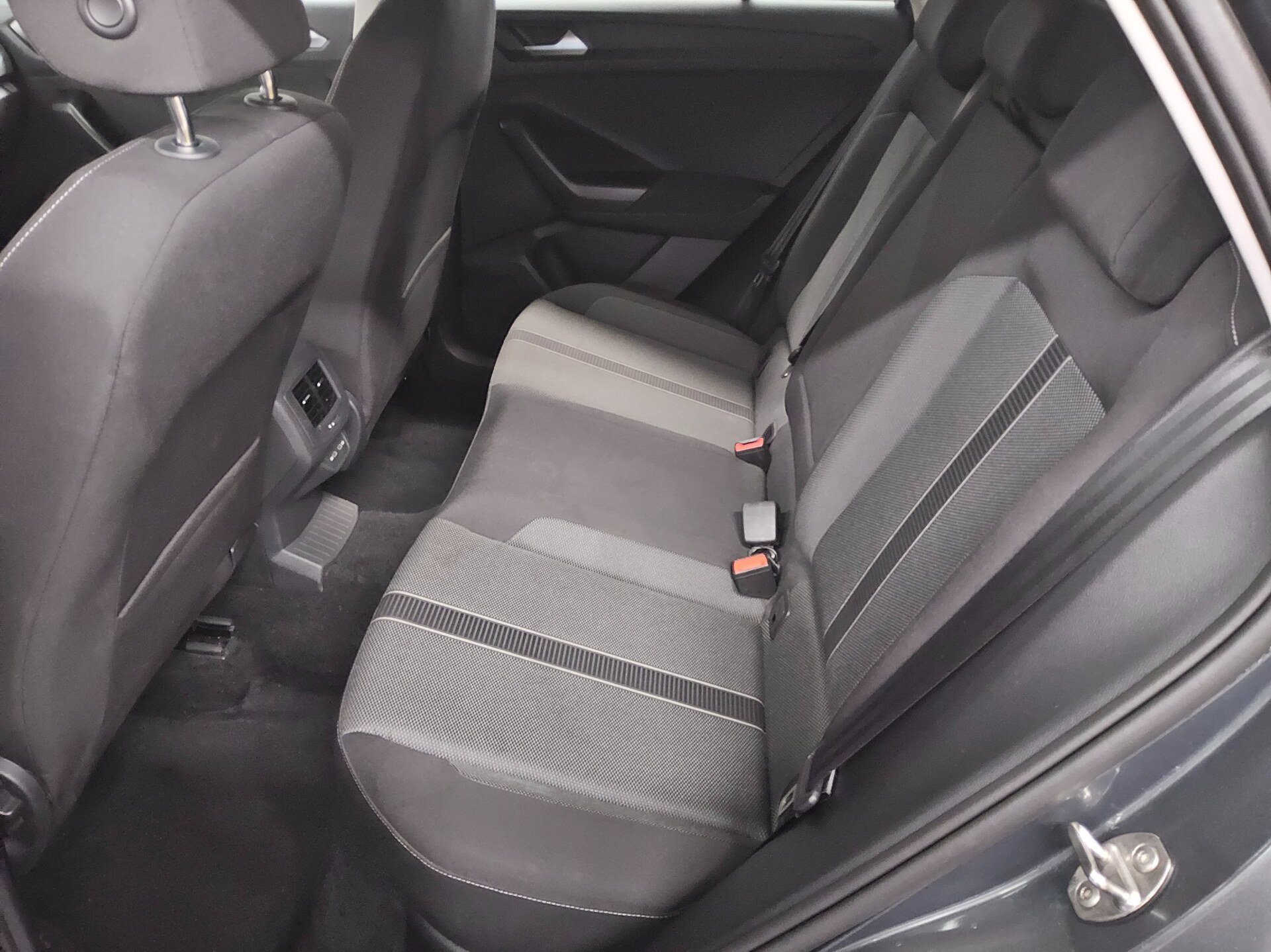 Volkswagen T-Roc 1.0 TSI Life LED DC PDC SHZ DAB+ 13