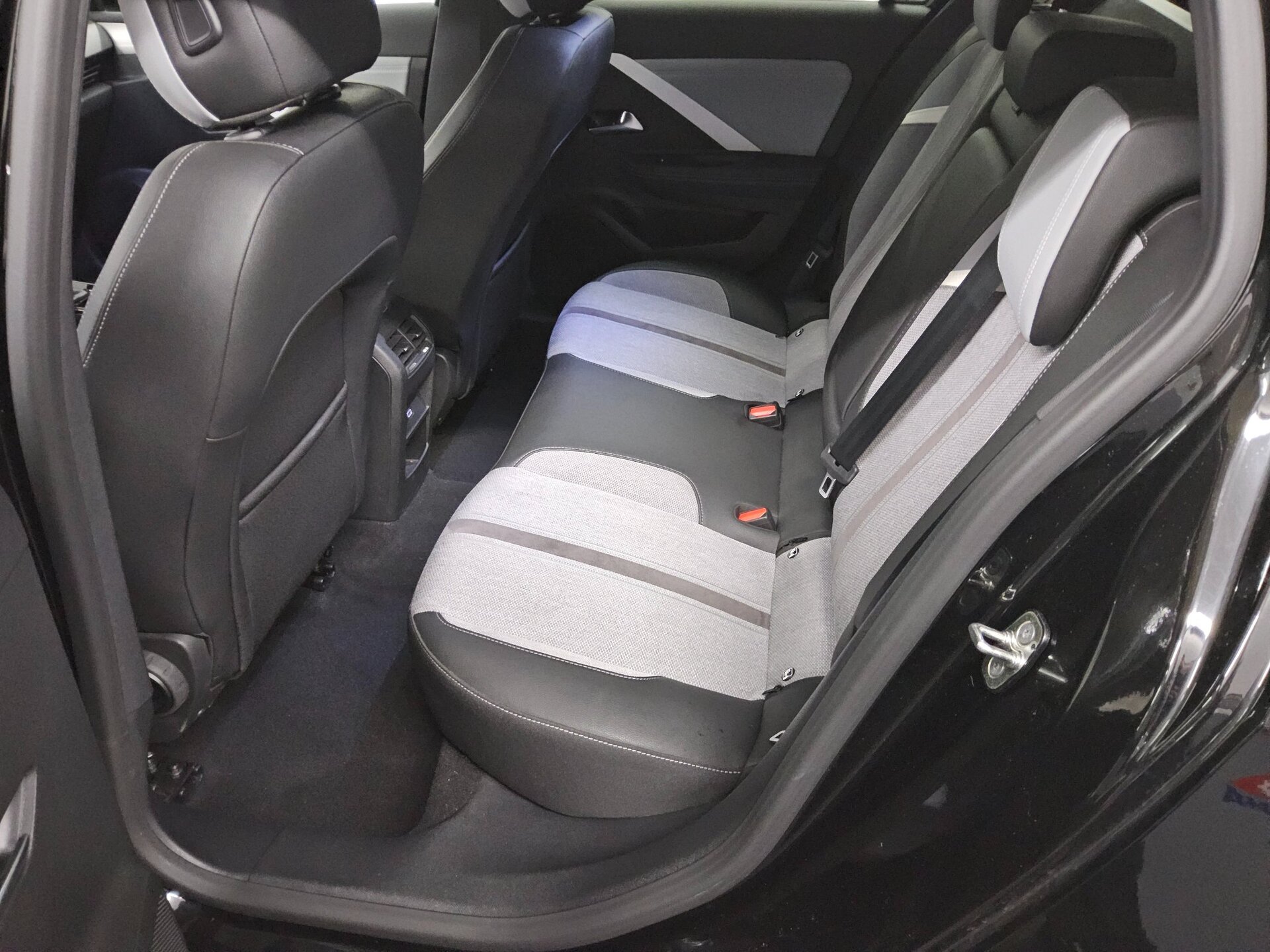 Opel Astra ST 1.5 D Elegance T-Leder Navi LED RFK 13