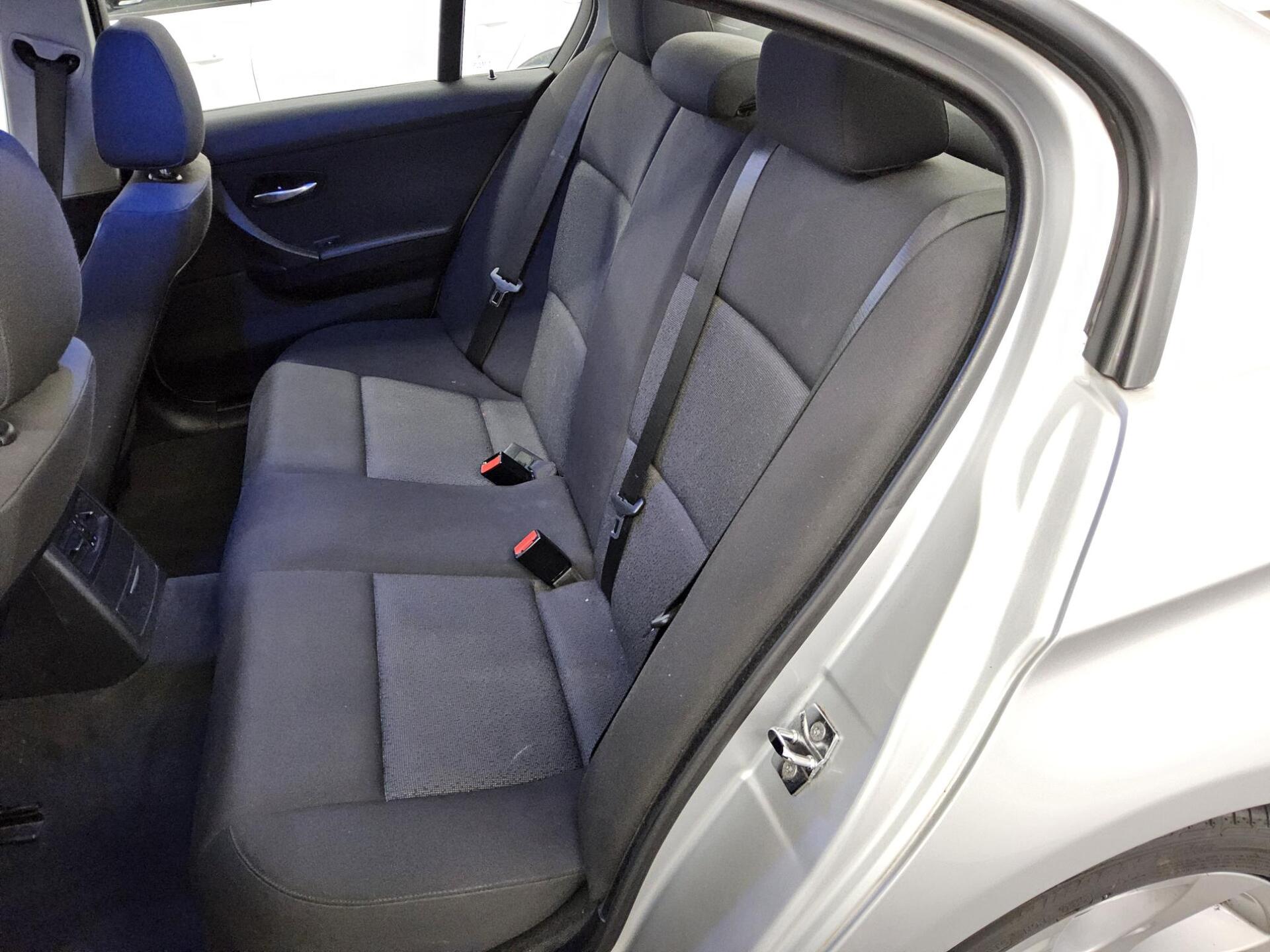 BMW 320i Klima ABS Radio HU 02/27 12