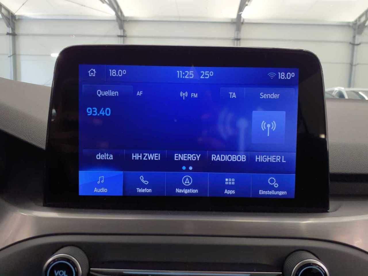 Ford Focus Turnier 1.5 EB Titanium NAVI KLIMAAUT LED SPORTSITZE PDC 11