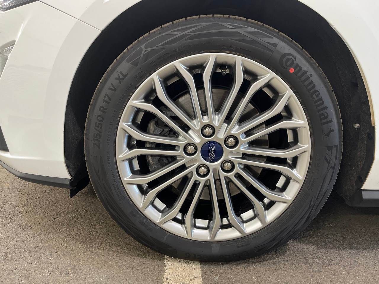 Ford Focus Turnier 1.5 EB Titanium NAVI KLIMAAUT LED SPORTSITZE PDC 12