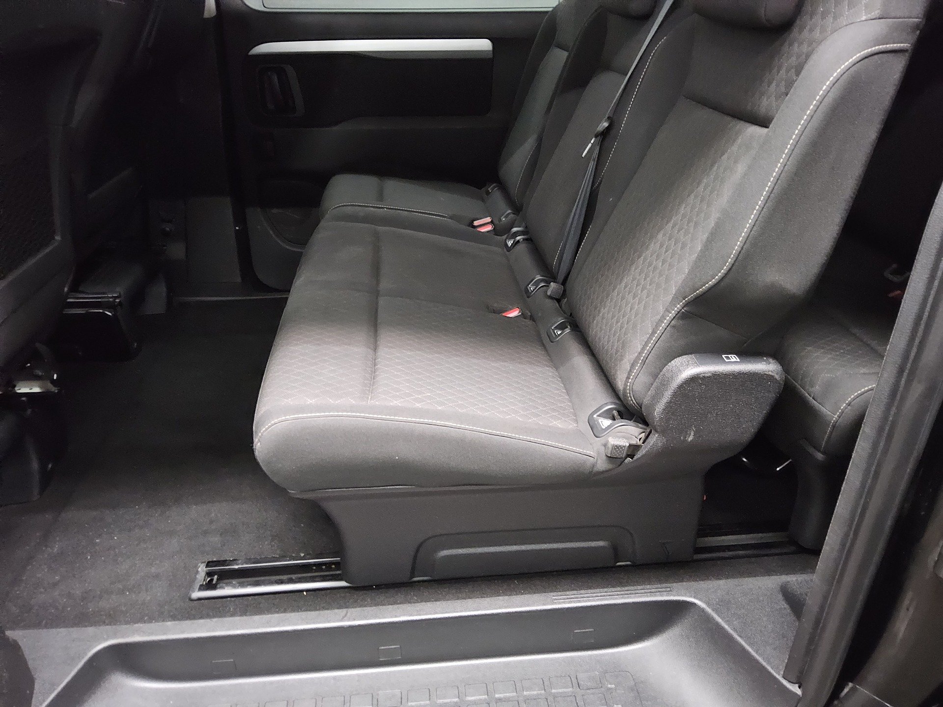 Opel Vivaro 2.0 D Edition M 8-Sitze Navi HuD AHK 13