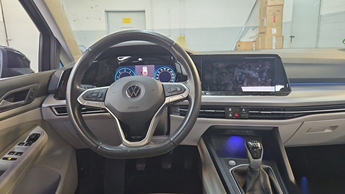 Volkswagen Golf Var. 2.0 TDI Life NAVI AID AMBIENTE LED PDC 5