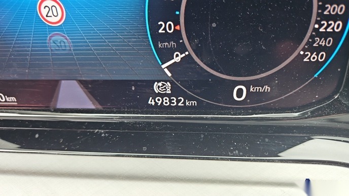 Volkswagen Golf Var. 2.0 TDI Life NAVI AID AMBIENTE LED PDC 8