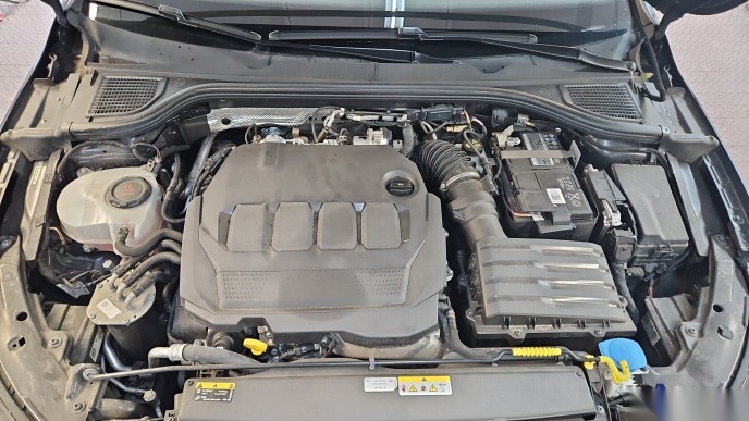 Volkswagen Golf Var. 2.0 TDI Life NAVI AID AMBIENTE LED PDC 12