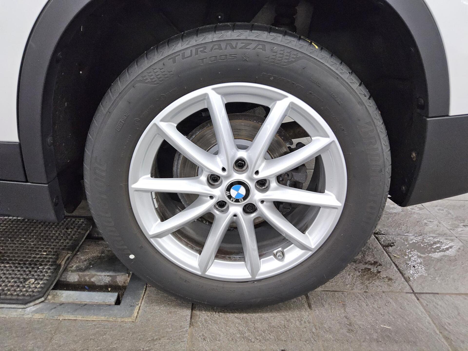BMW X1 sDrive18d Advantage Navi HiFi ACC PDC Shz 10
