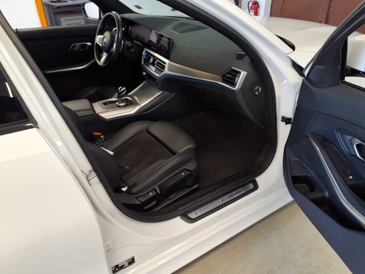 BMW 330e M-Sport T-LEDER NAVI LED LC PROF 6