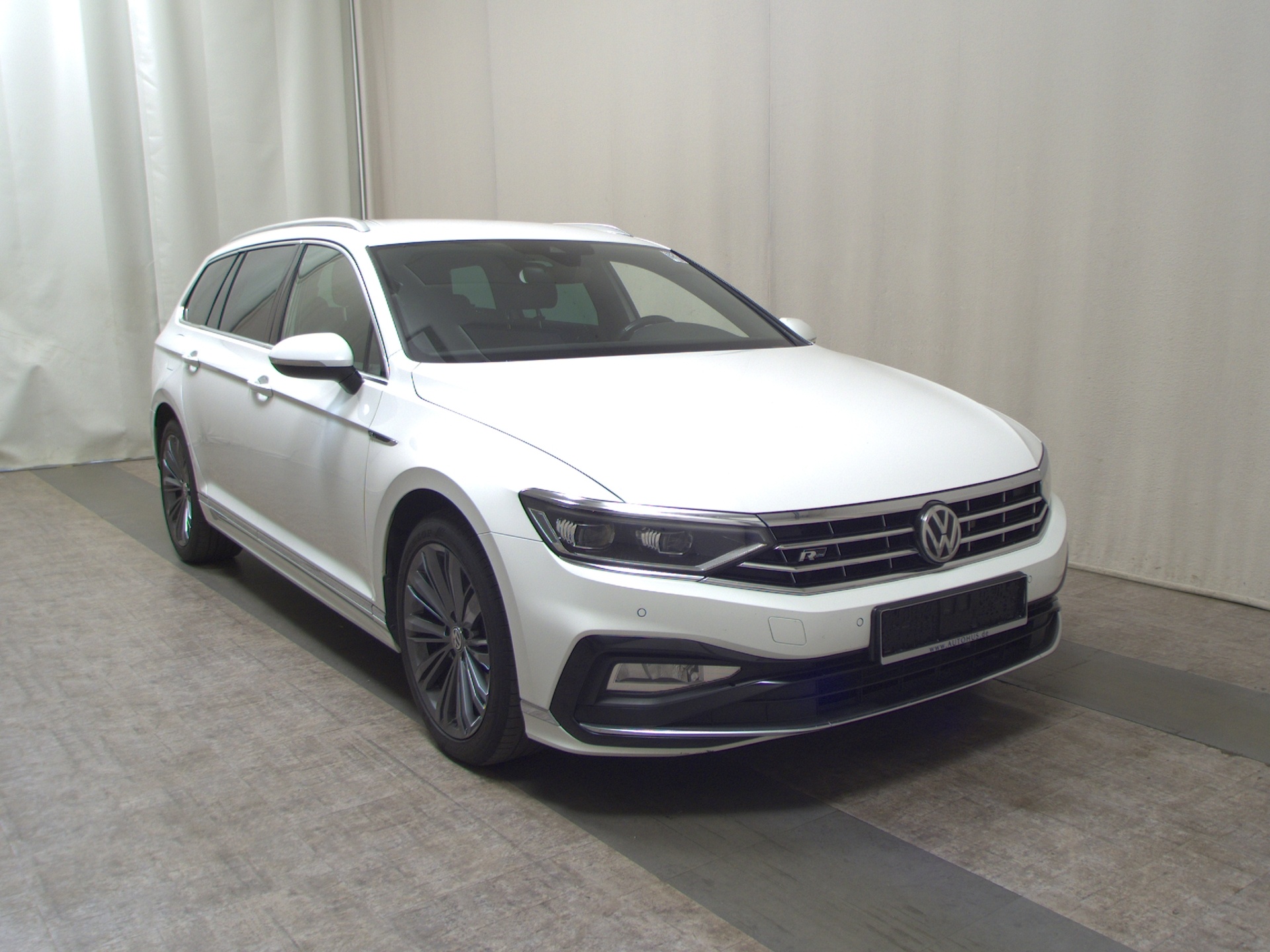 Volkswagen Passat Variant 2.0 TDI R-Line Navi LED Leder RFK ACC 3