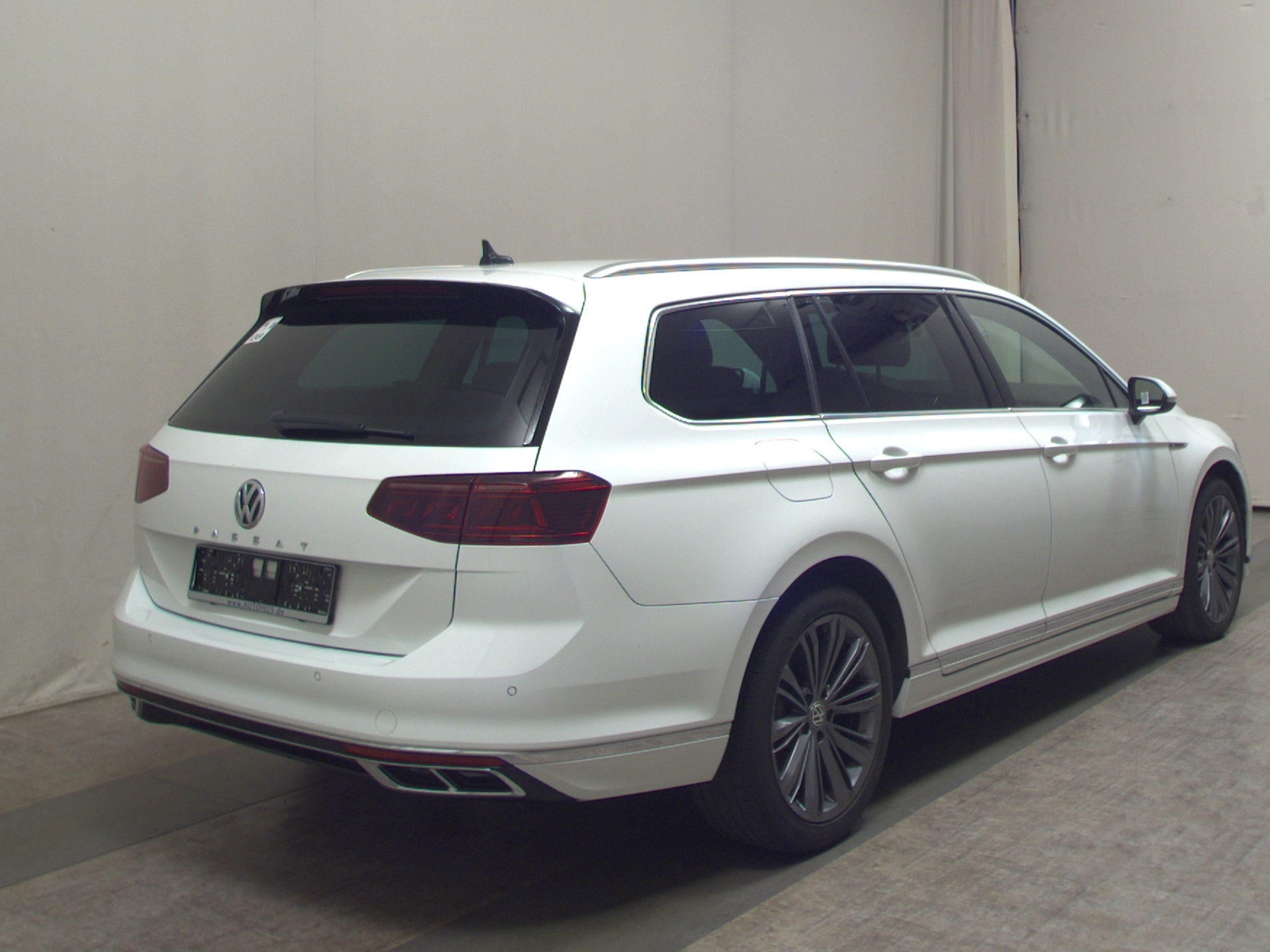 Volkswagen Passat Variant 2.0 TDI R-Line Navi LED Leder RFK ACC 4