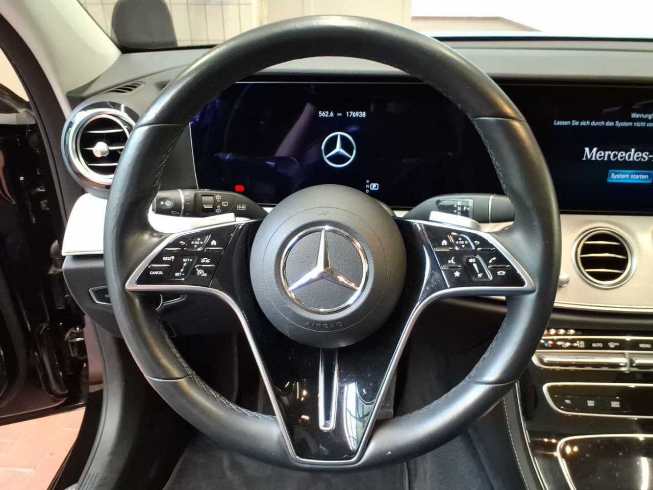 Mercedes-Benz E 220 T d Avantgarde Navi LED Widescrn Pano AHK 10
