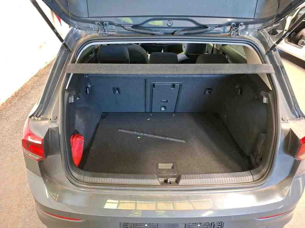 Volkswagen Golf-8 2.0 TDI Move Navi LED DC Pano HuD 10