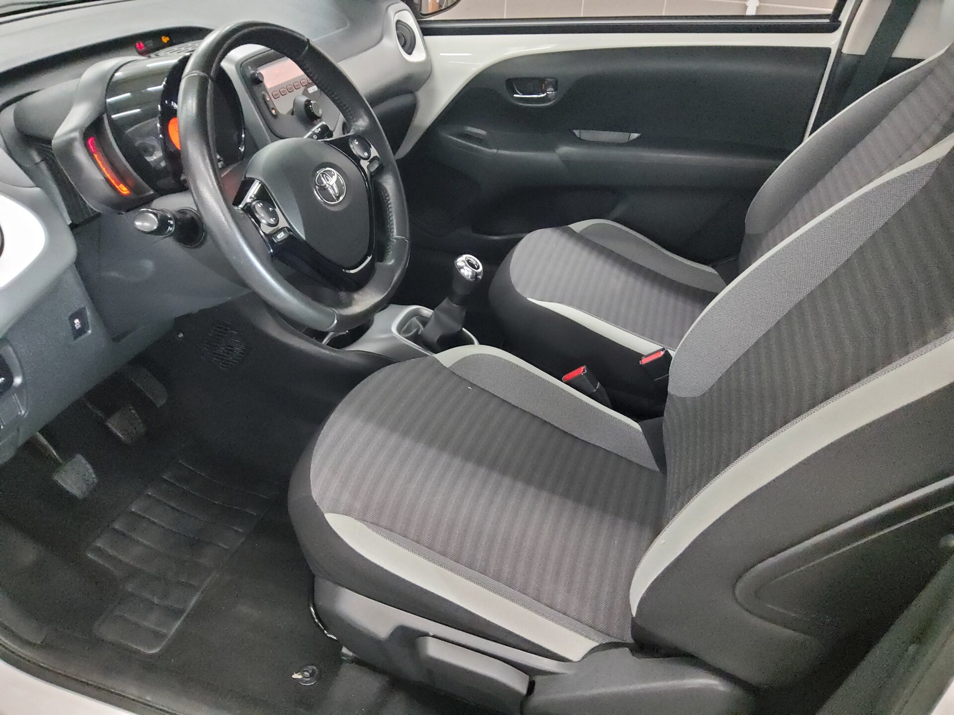 Toyota Aygo 1.0 Klima Radio Tempomat 8