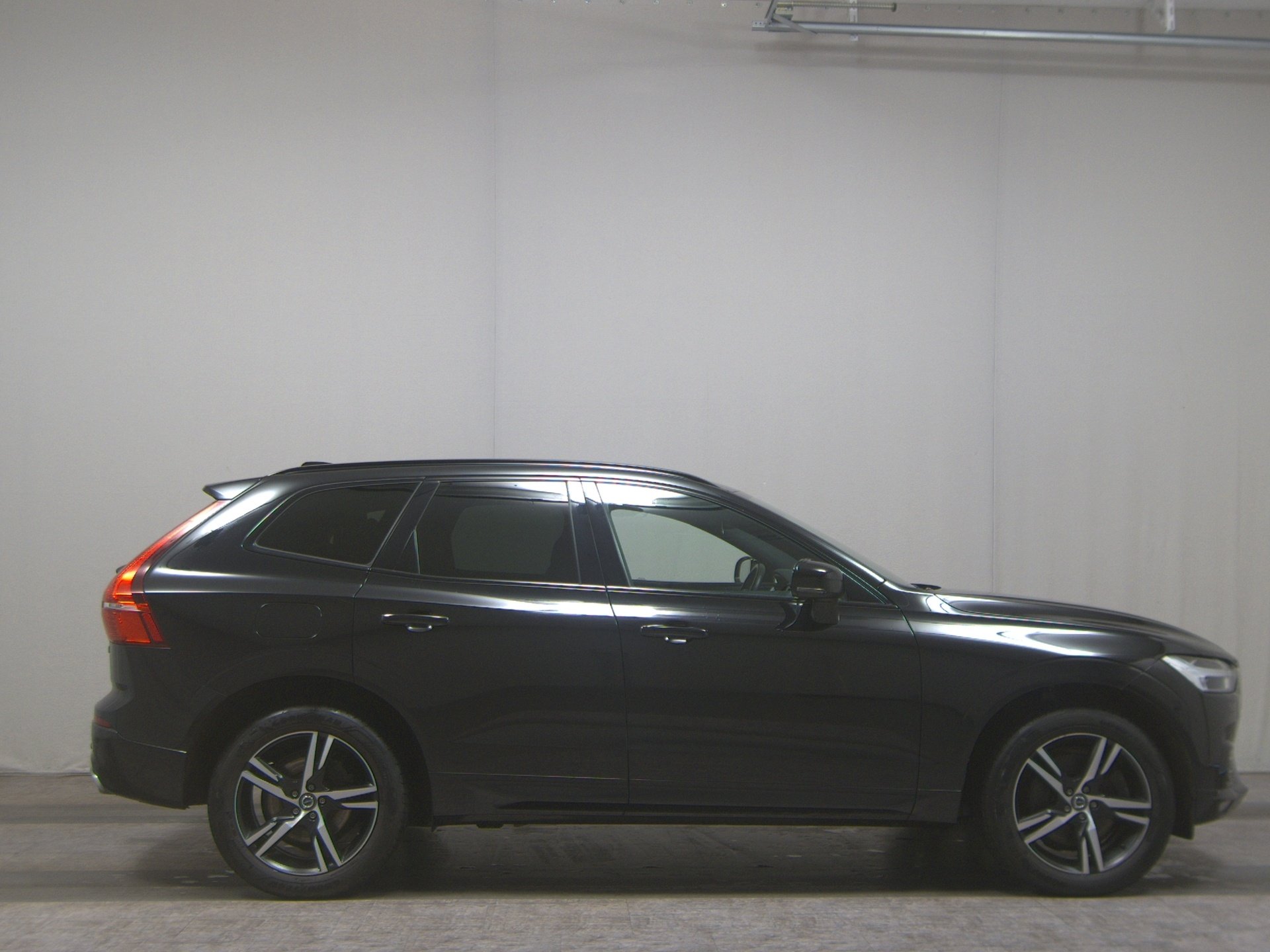 Volvo XC60 B5 AWD R-Design Navi LED+ H-K AHK RFK