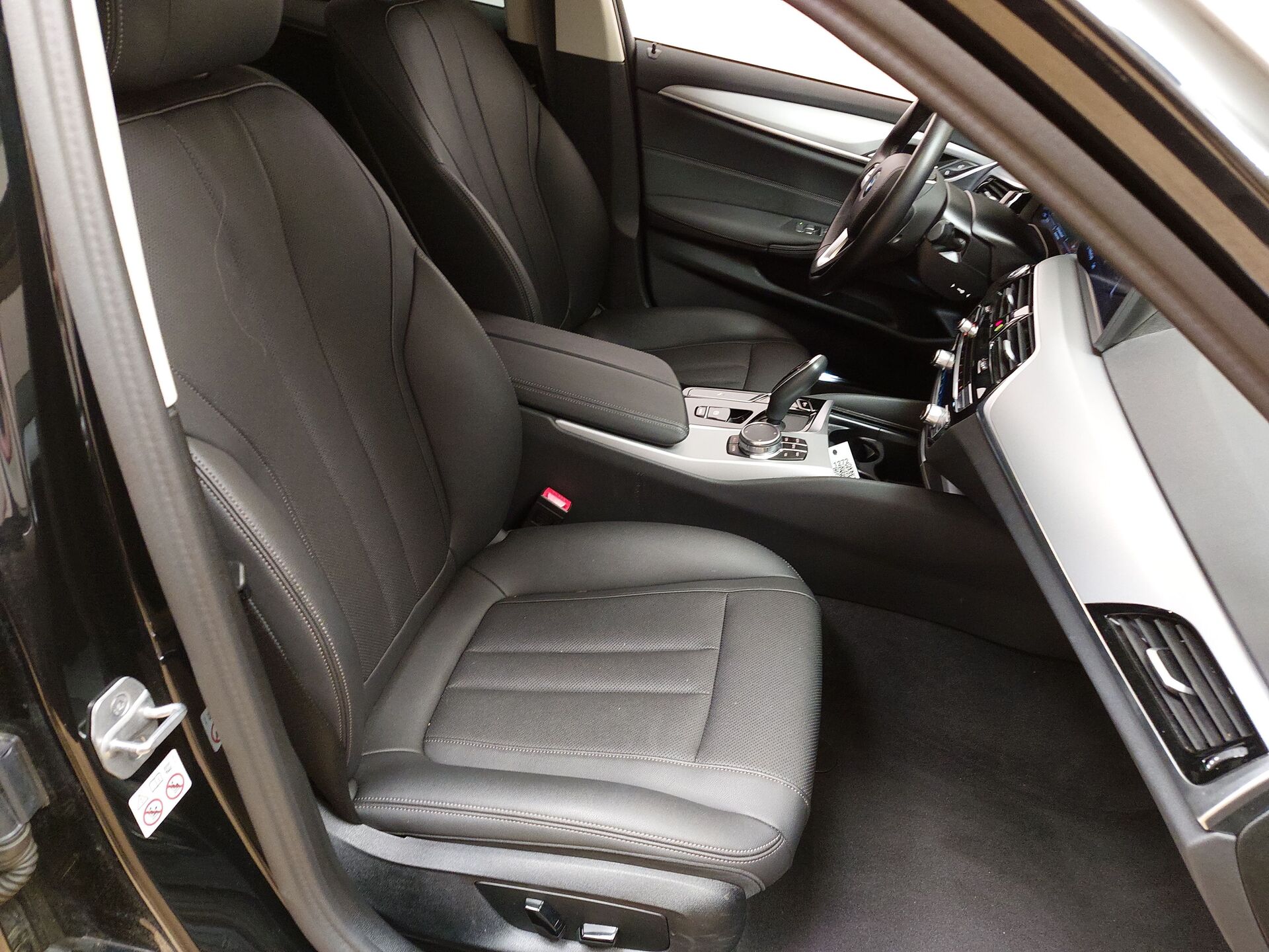 BMW 520d Touring LED AHK RFK ACC 11