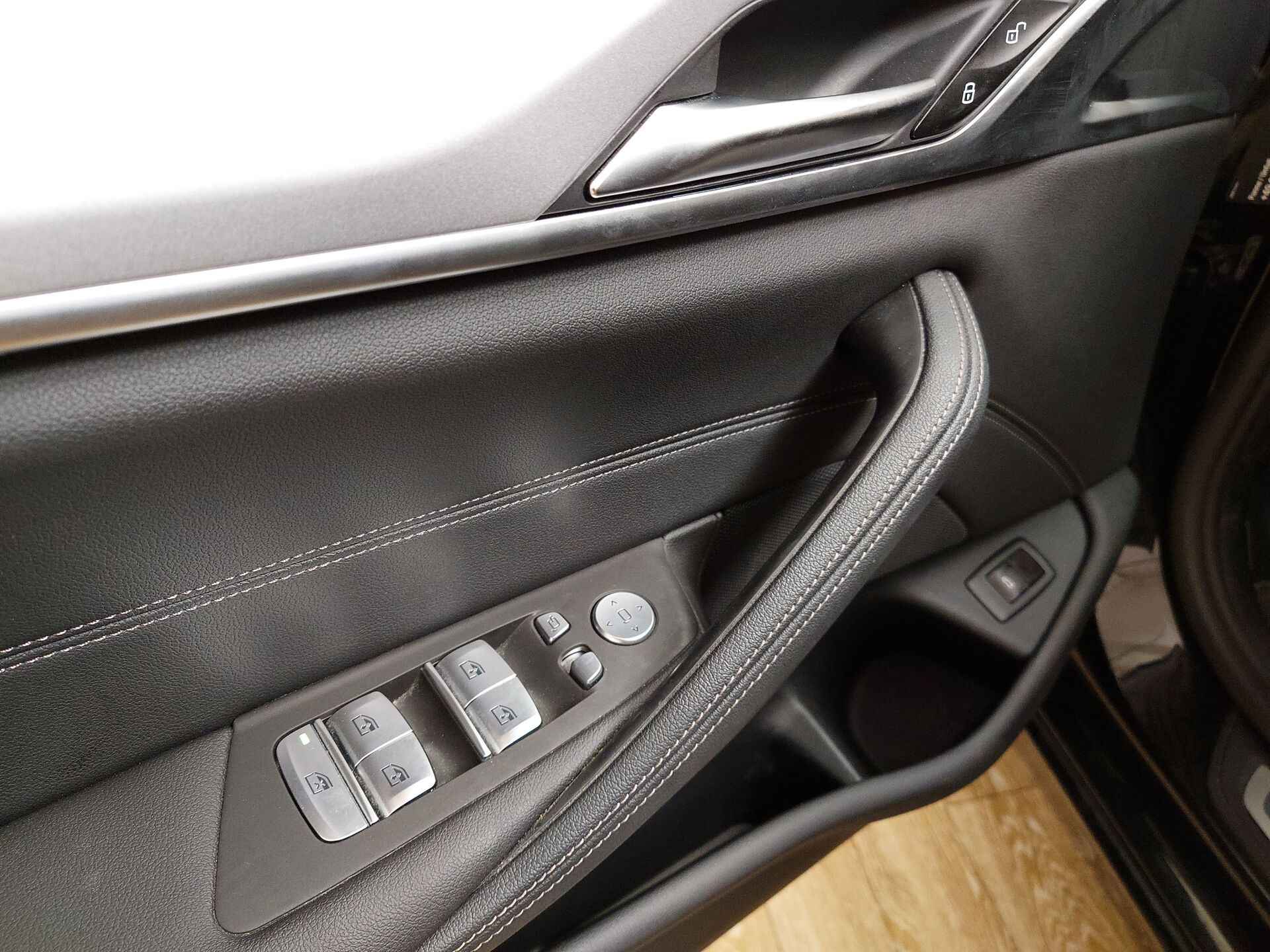 BMW 520d Touring LED AHK RFK ACC 10