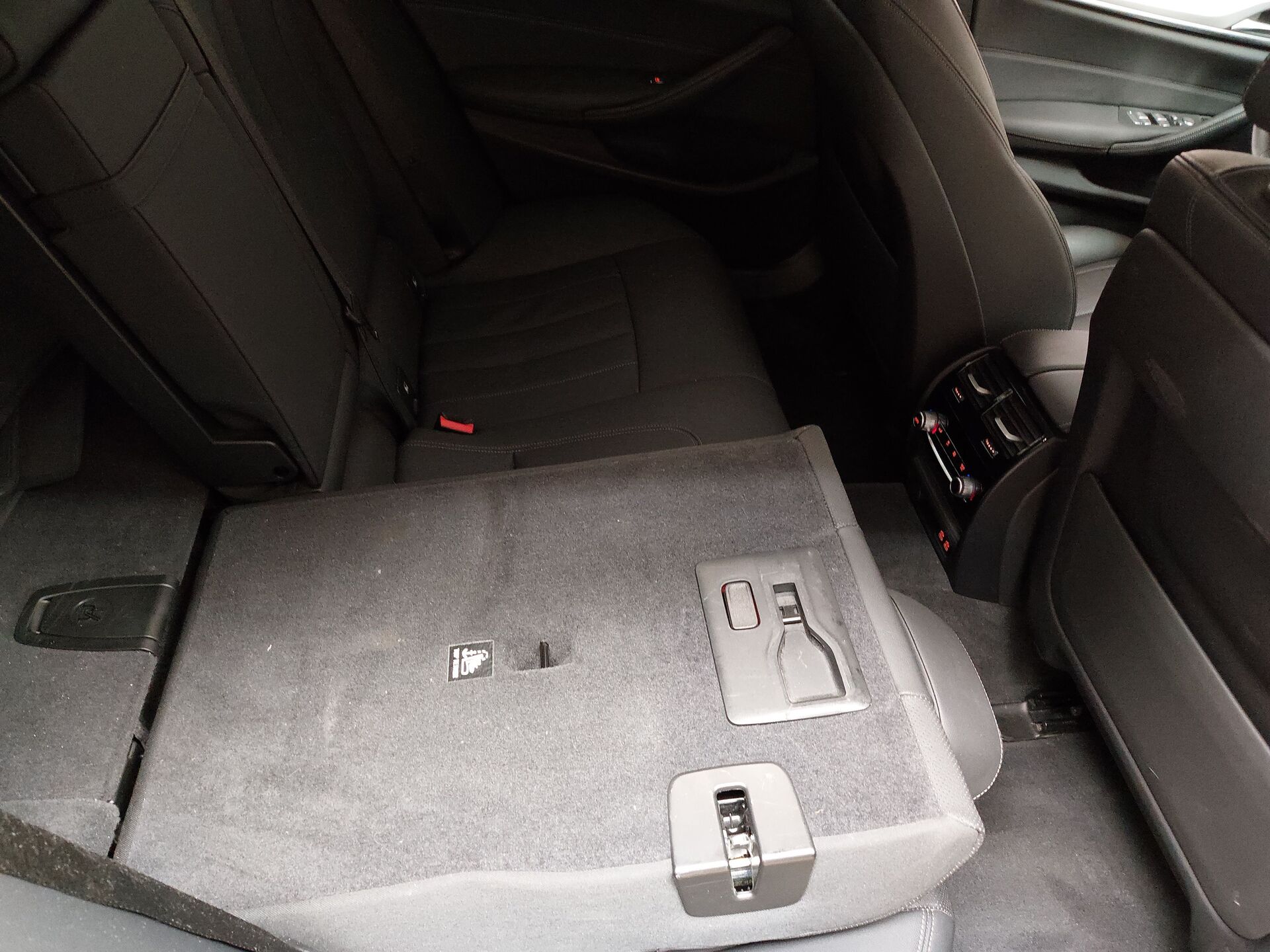BMW 520d Touring LED AHK RFK ACC 14