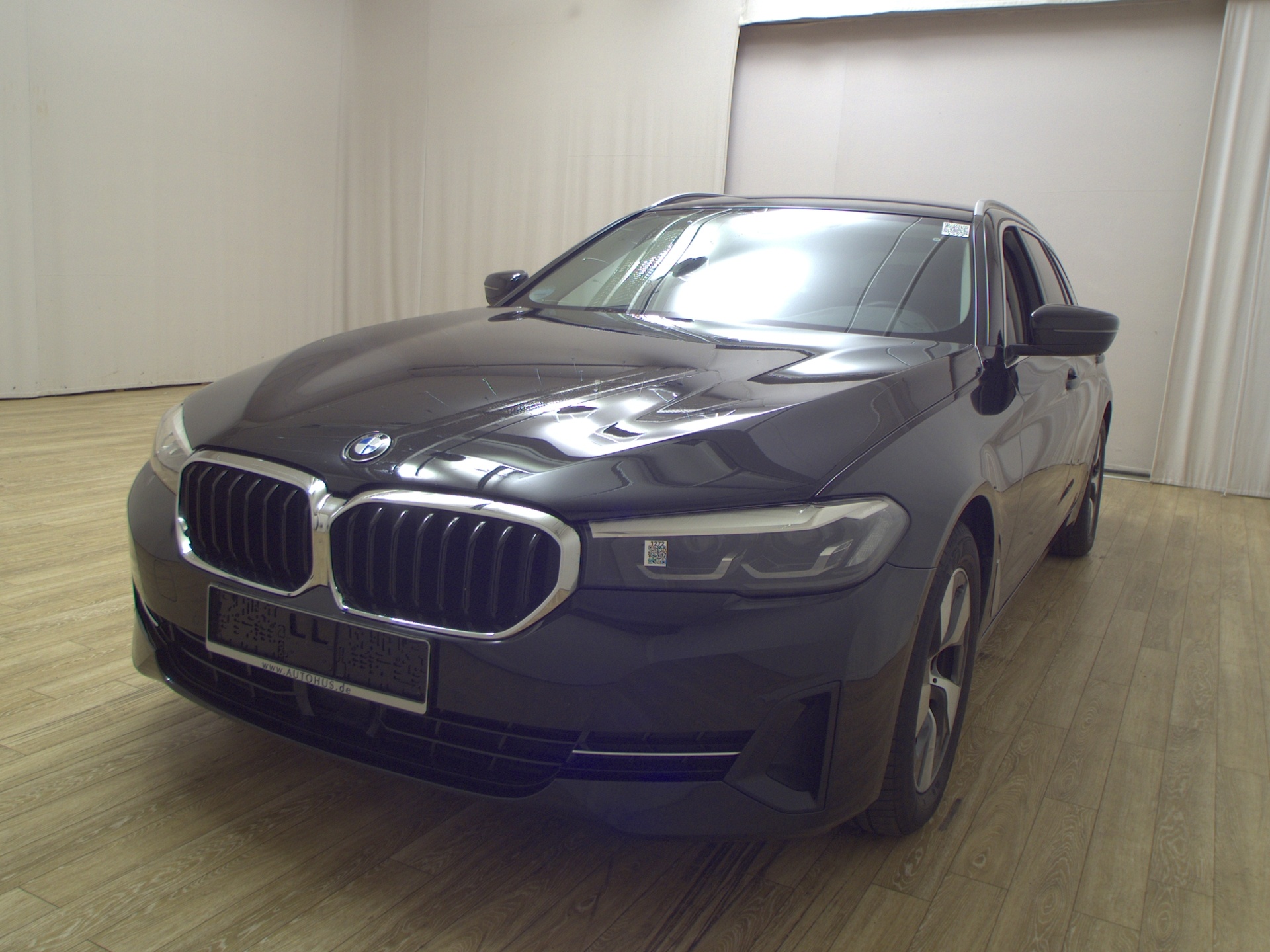 BMW 520d Touring LED AHK RFK ACC 2