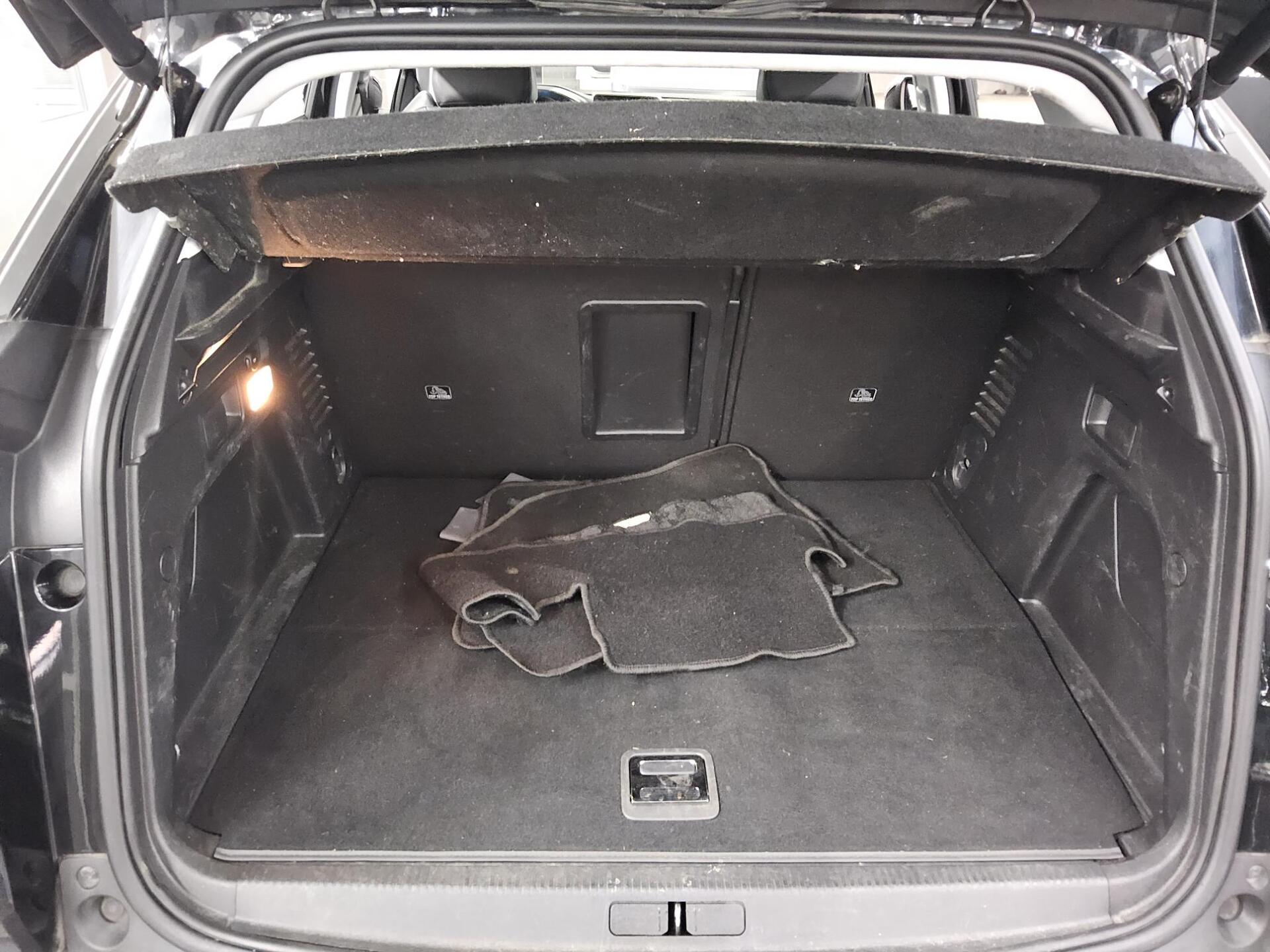 Peugeot 3008 Hybrid 225 Allure Navi AHK ACC RfK 12