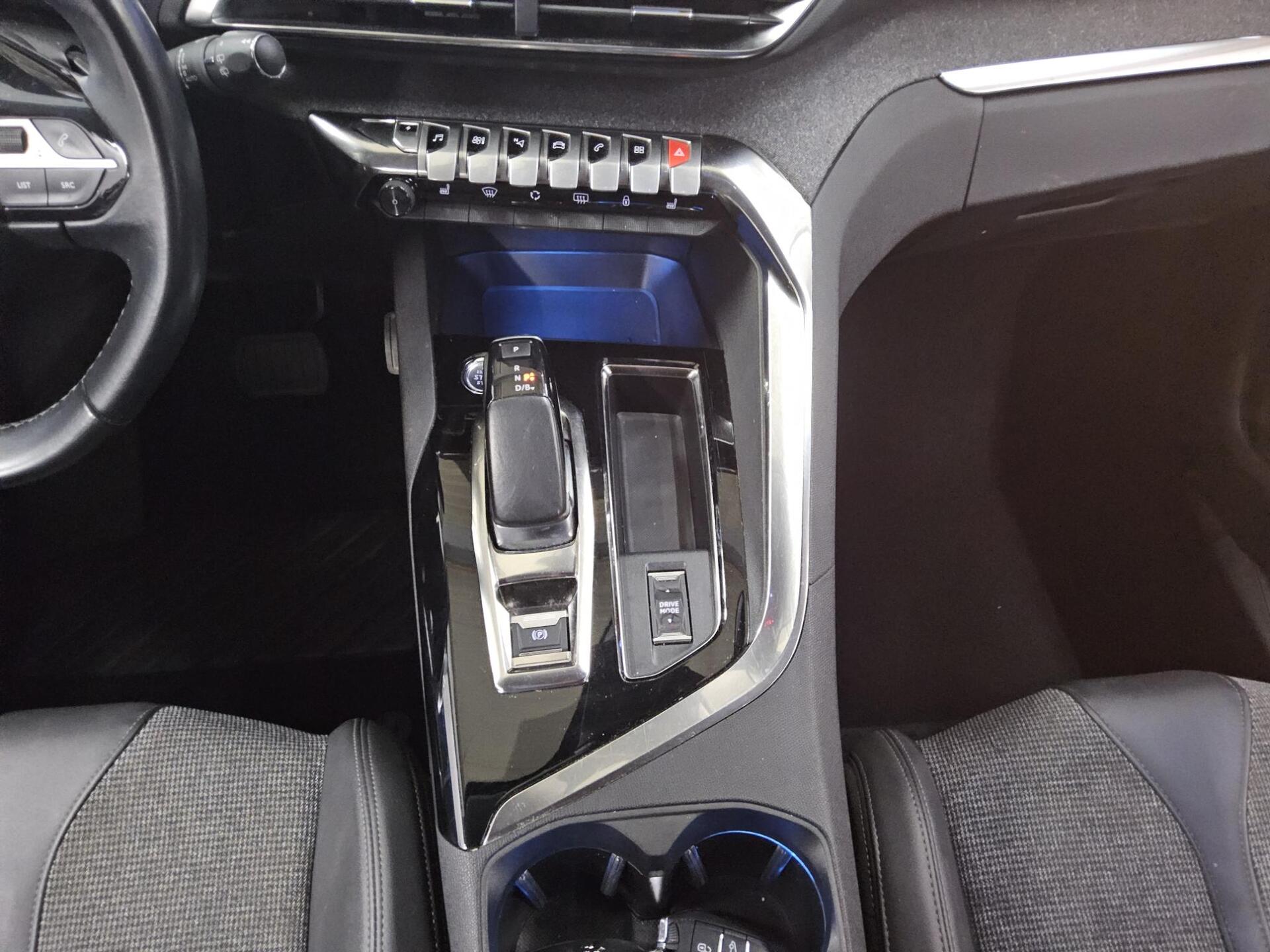 Peugeot 3008 Hybrid 225 Allure Navi AHK ACC RfK 6