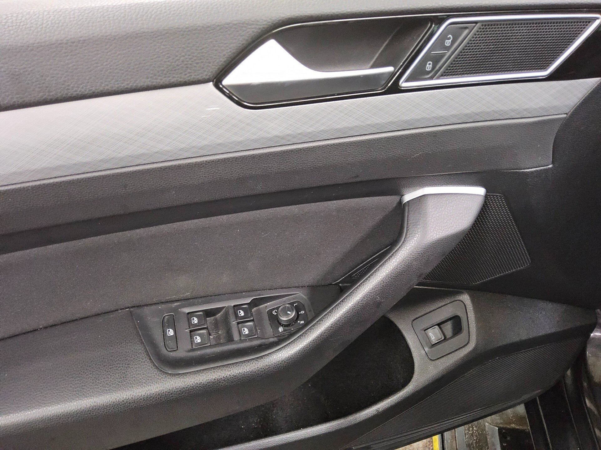 Volkswagen Passat Var. 1.6 TDI Business Navi LED RfK ACC 9