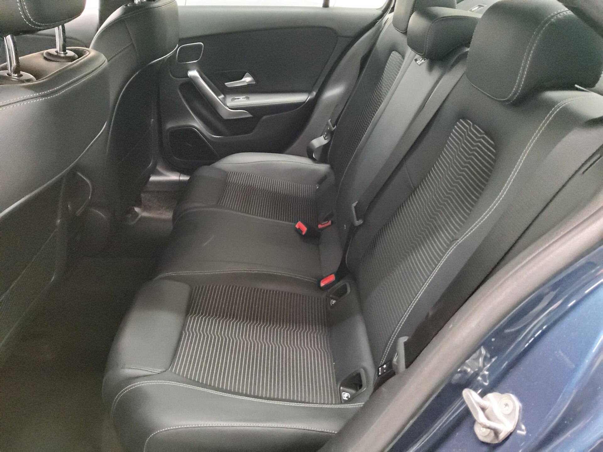 Mercedes-Benz A 200 d Progressive Navi Shz Night Burmester PDC 13
