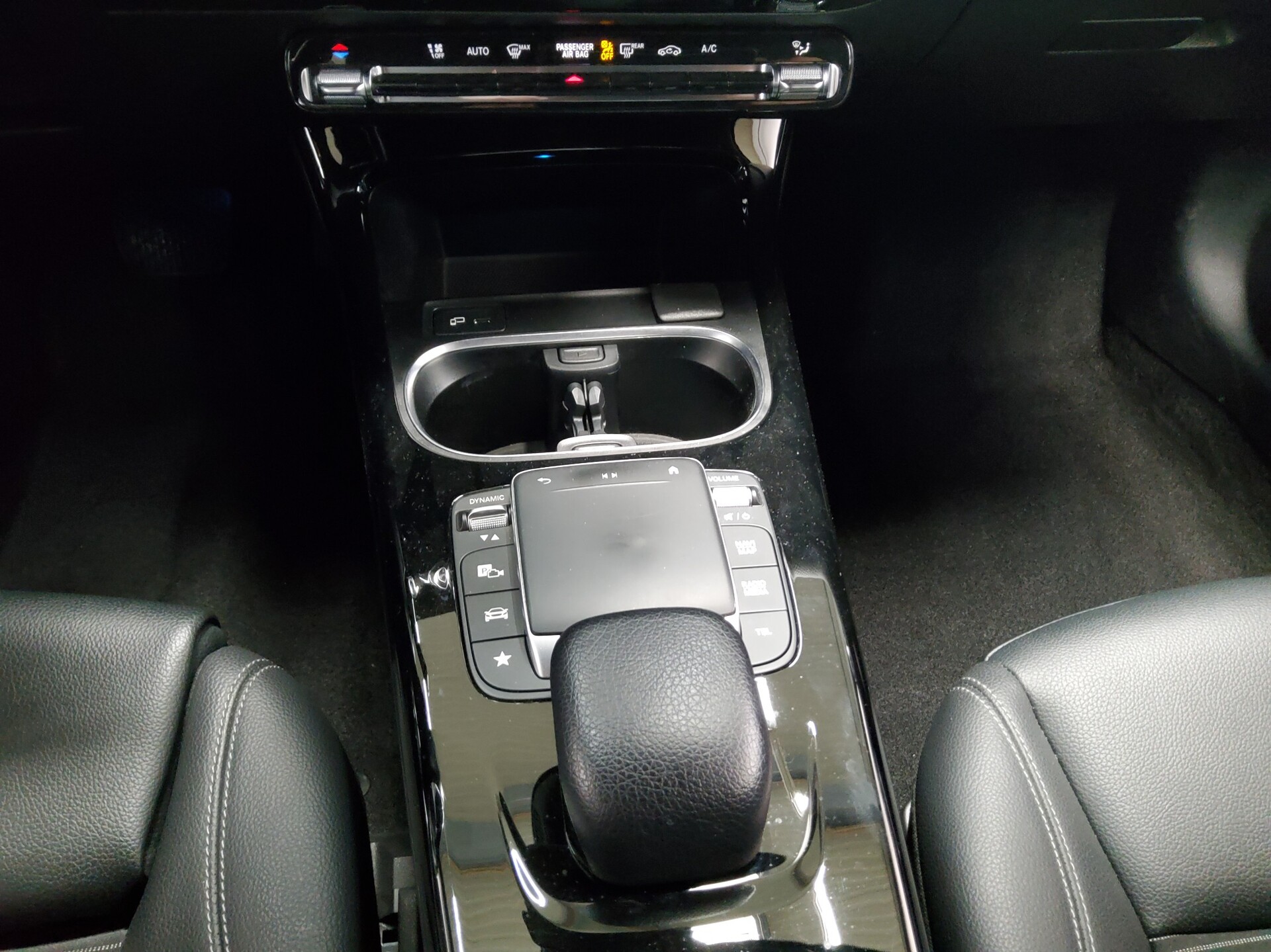 Mercedes-Benz A 200 d Progressive Navi Shz Night Burmester PDC 6
