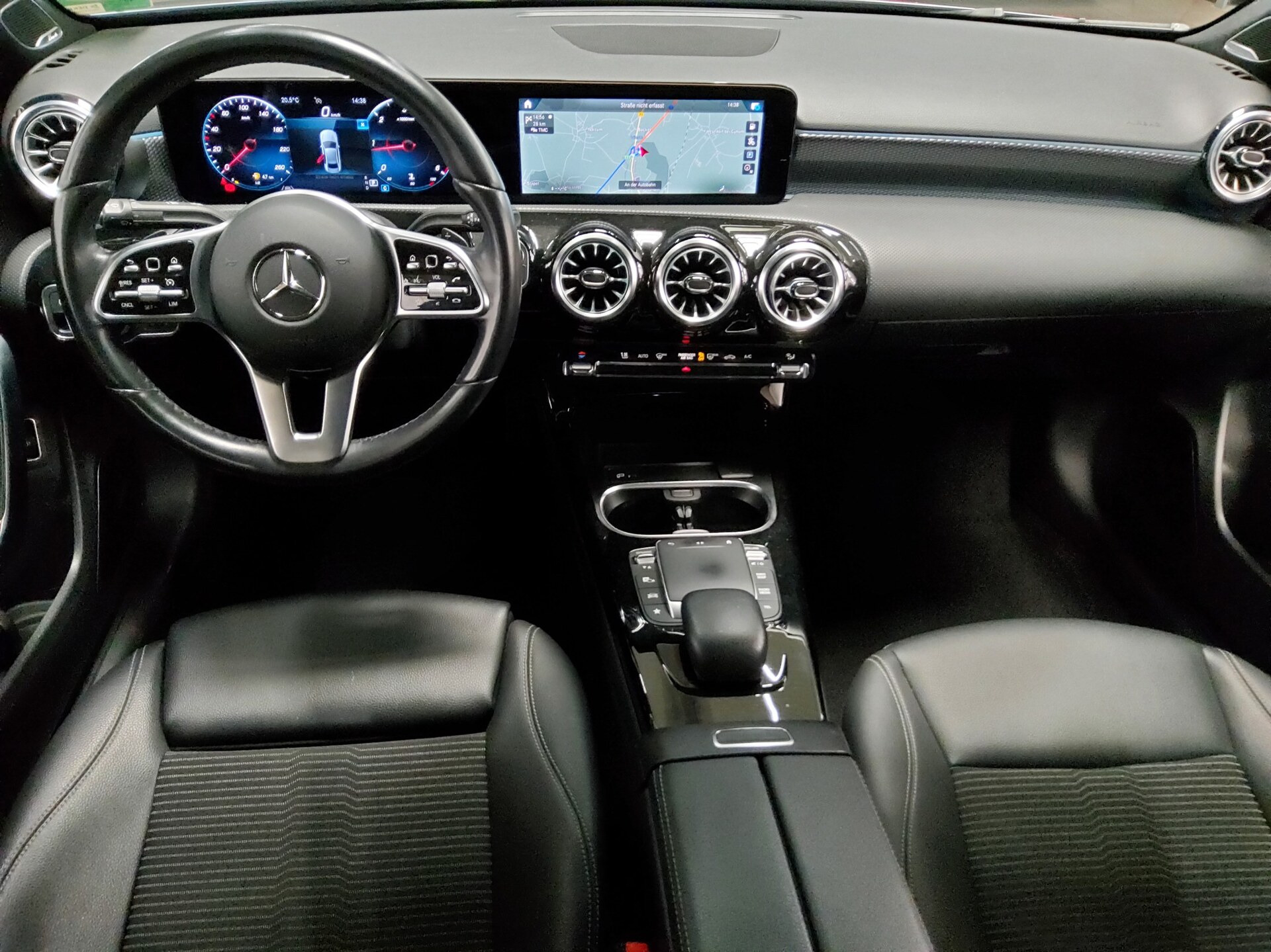 Mercedes-Benz A 200 d Progressive Navi Shz Night Burmester PDC 5