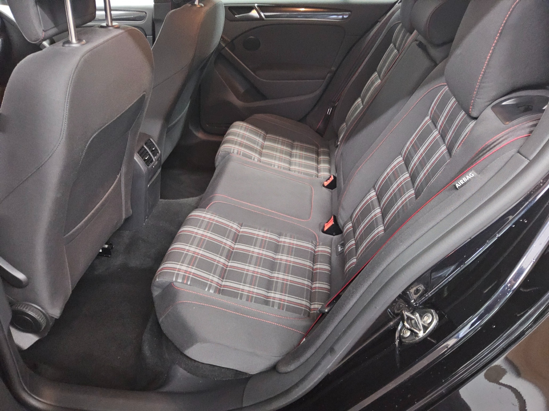 Volkswagen Golf 2.0 TSI GTI Navi Shz PDC Sound HU 03/28 13