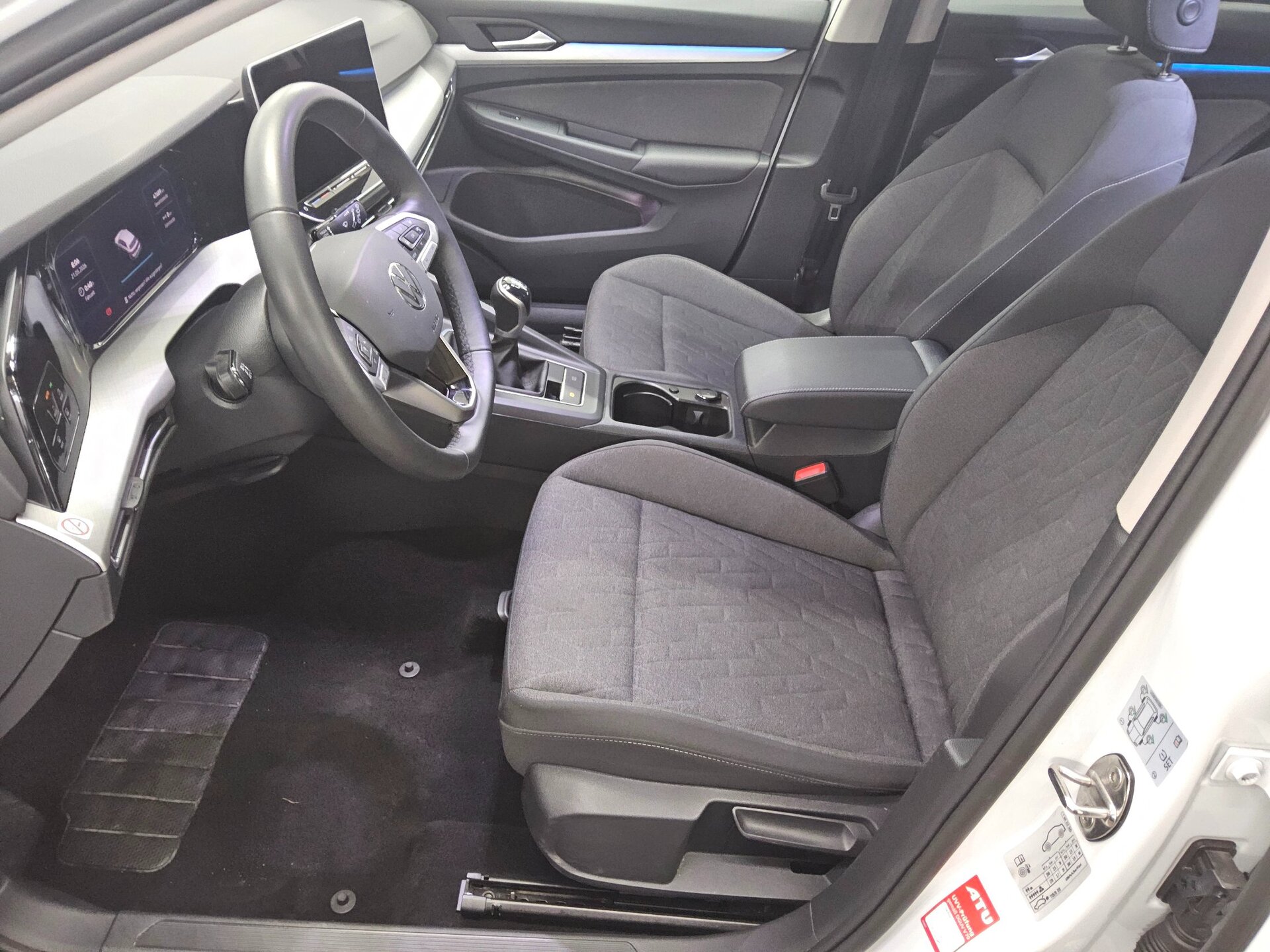 Volkswagen Golf-8 1.5 TSI Life LED DC-Pro ACC PDC Shz 9