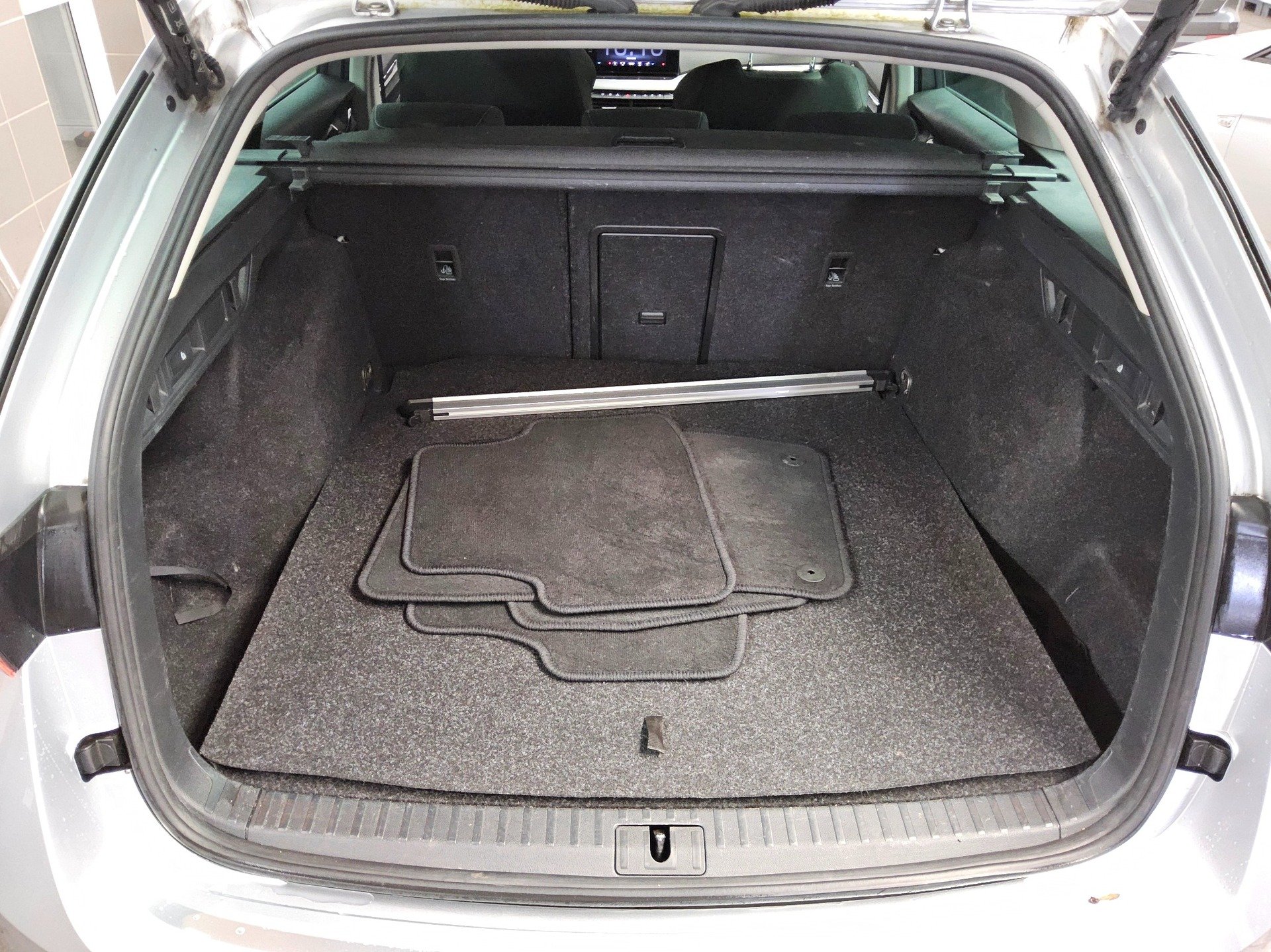 Skoda Octavia Kombi 2.0 TDI Ambition Navi LED vc ACC 12
