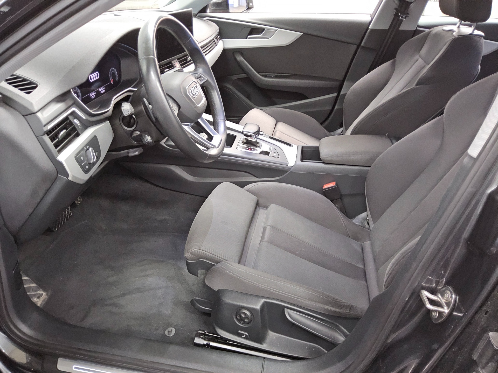 Audi A4 Avant 40 TFSI S-Line Navi LED vc Shz 9