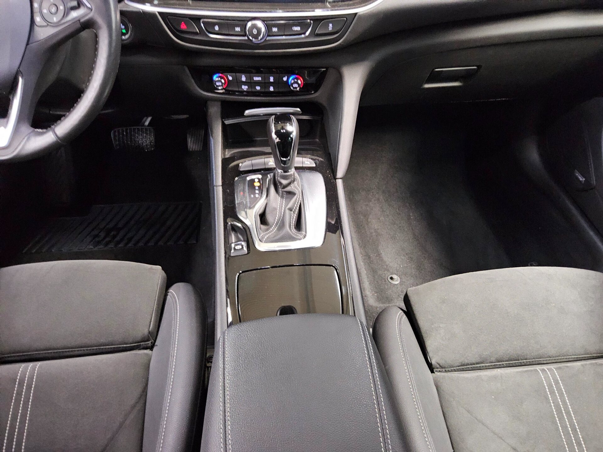 Opel Insignia ST 2.0 D Business Ed. Navi LED Shz PDC 6