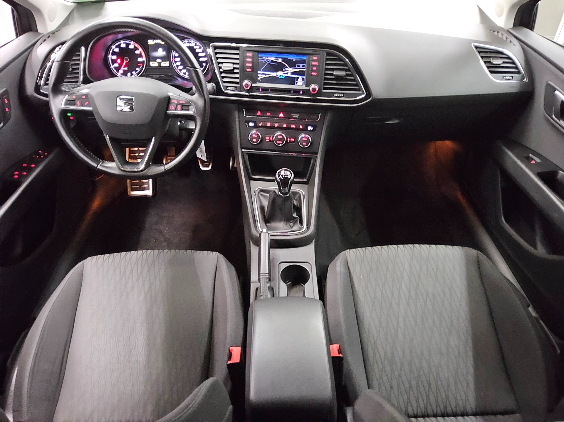 Seat Leon Sportstourer 1.4 TSI Style Navi LED Shz PDC 5
