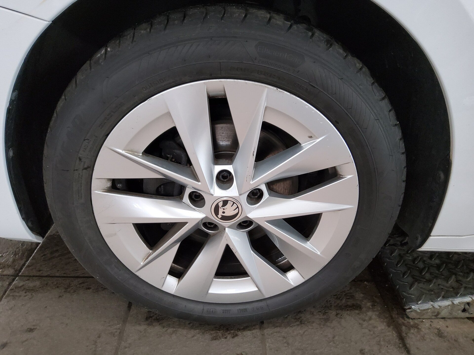 Skoda Octavia Kombi 2.0 TDI Style Navi LED AID 4xShz AHK PARK ASSIST 11