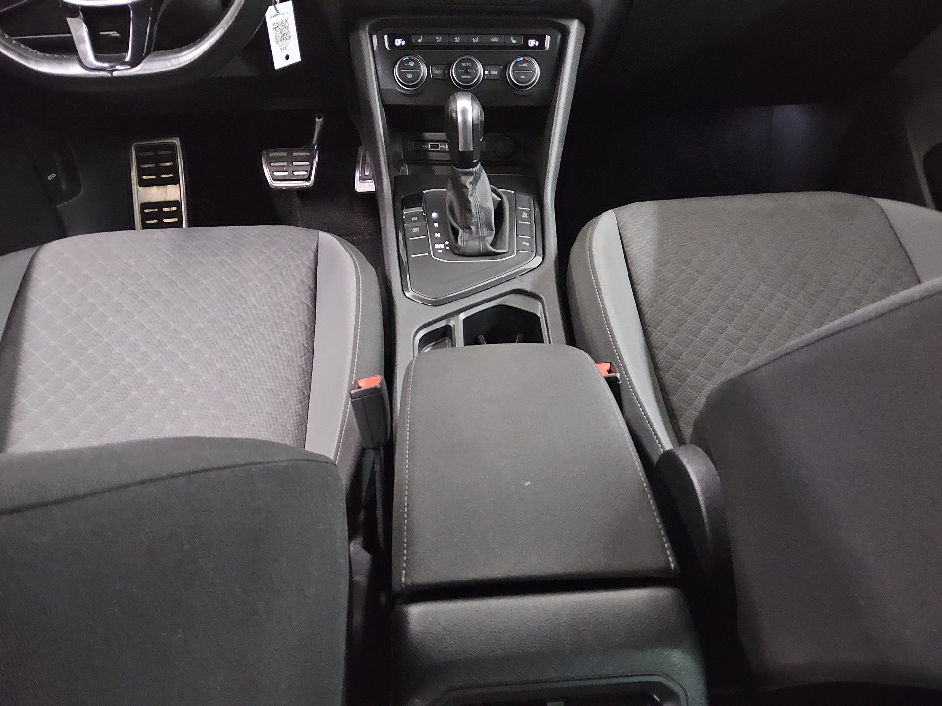 Volkswagen Tiguan 1.5 TSI Comf. Navi LED Ambiente ACC Ahk 6