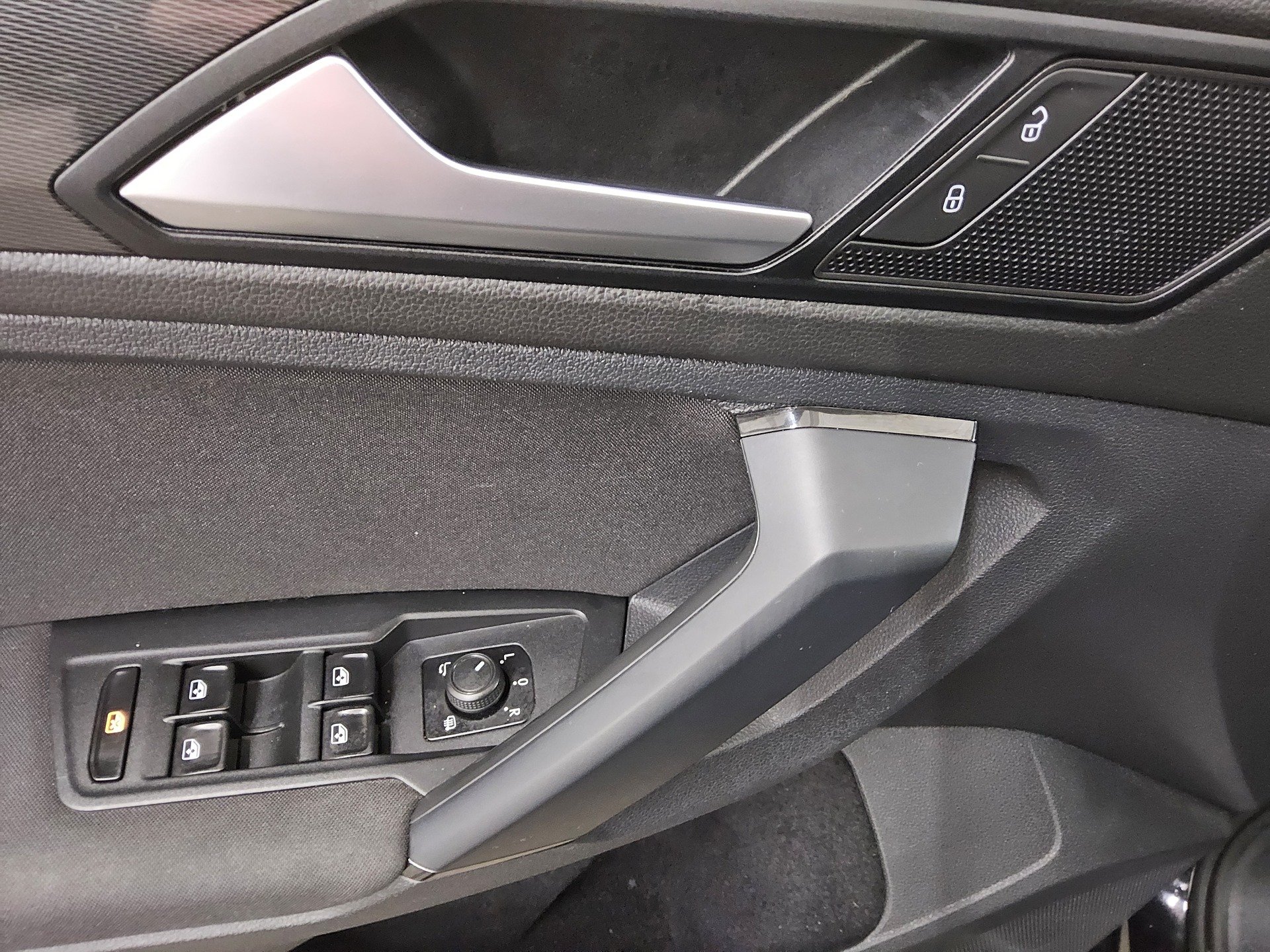 Volkswagen Tiguan 1.5 TSI Comf. Navi LED Ambiente ACC Ahk 9