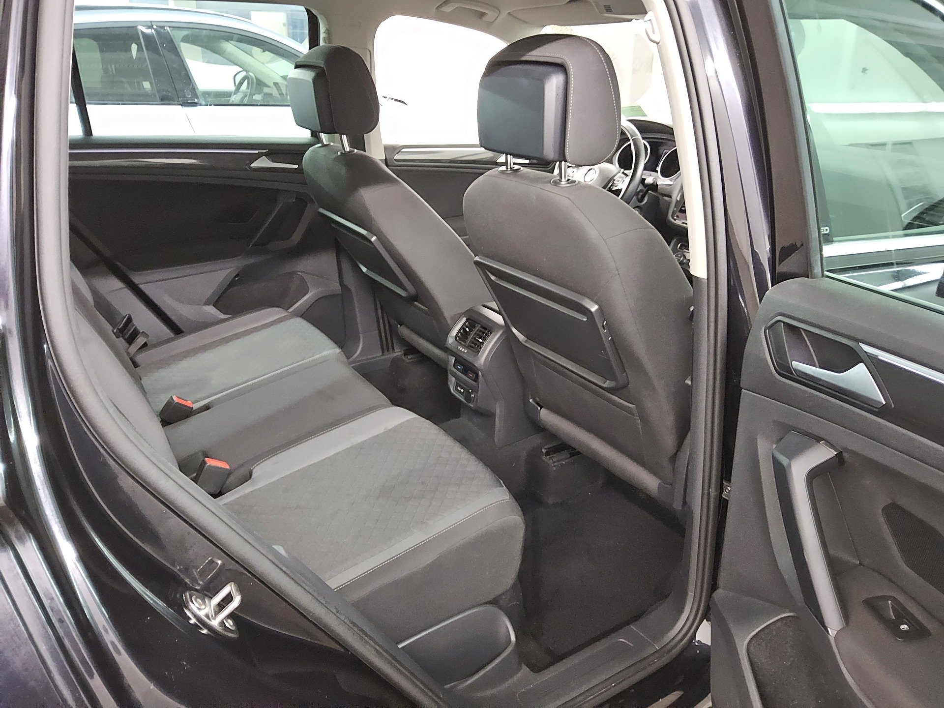 Volkswagen Tiguan 1.5 TSI Comf. Navi LED Ambiente ACC Ahk 13