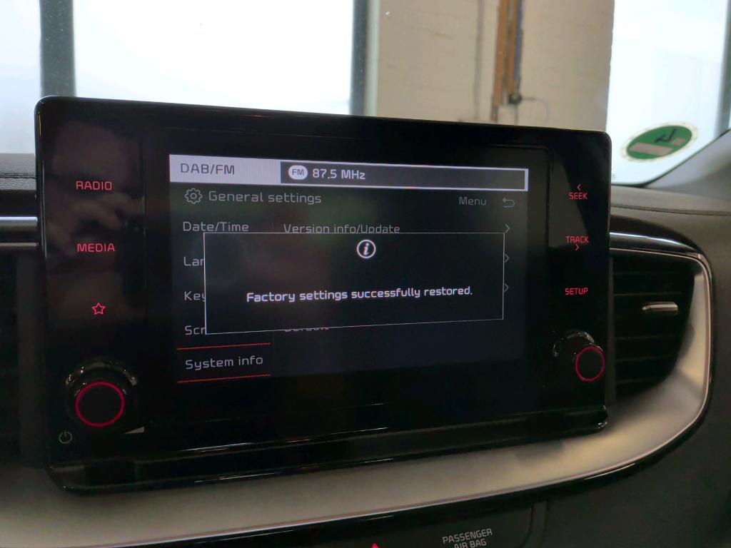 Kia X Ceed 1.6 PHEV Vision MULTIMEDIA KLIMAAUT SHZ RFK LED 10