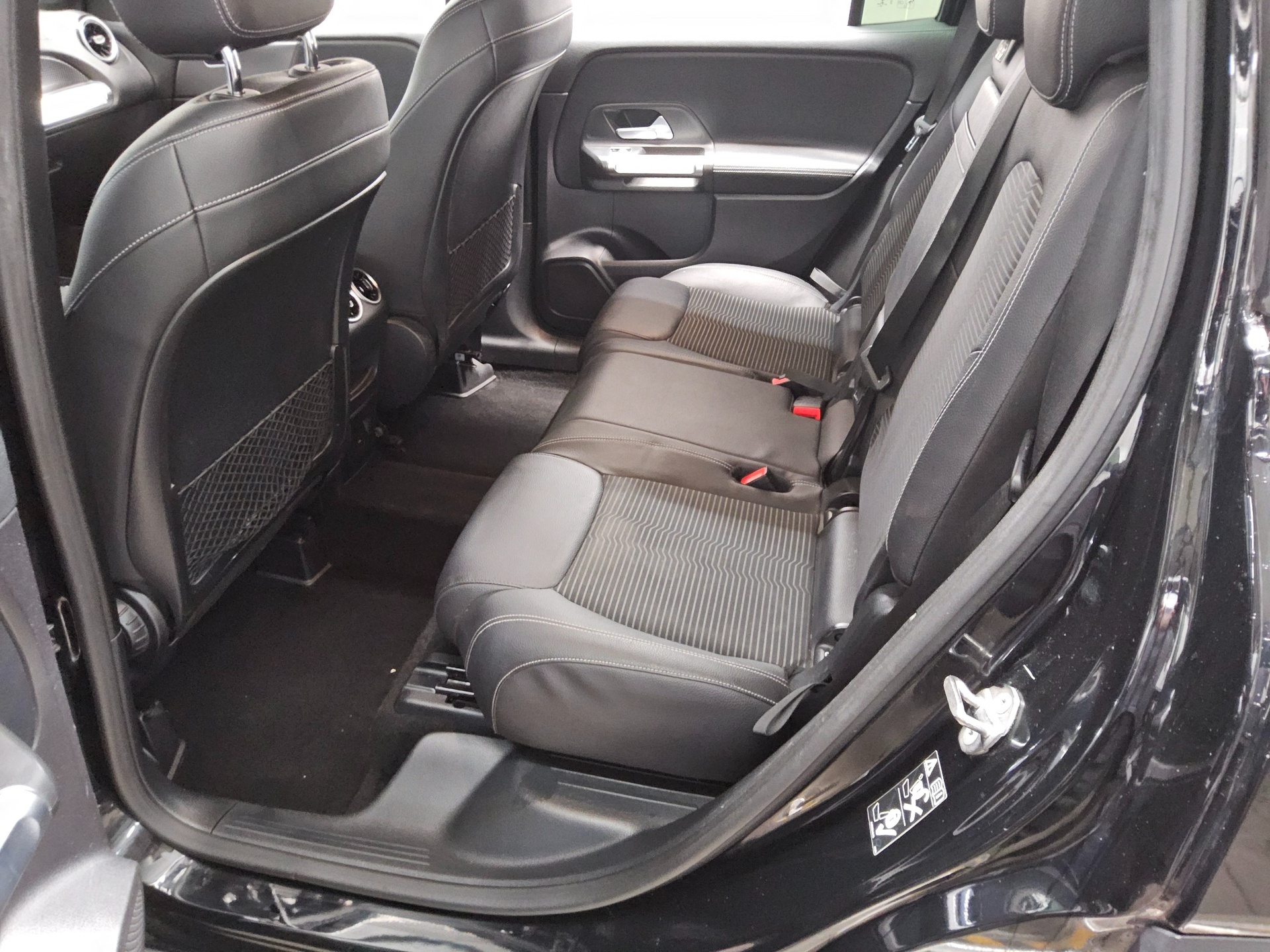 Mercedes-Benz GLB 200 d Progressive T-Leder Navi LED RfK AHK 13