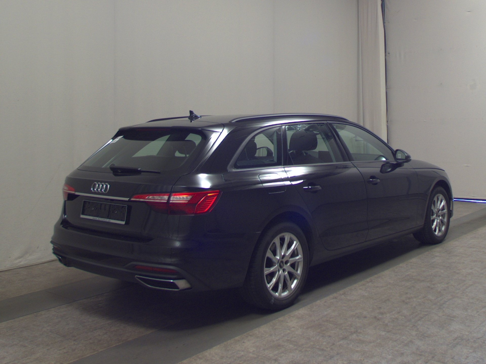 Audi A4 Avant 40 TDI Navi LED Shz PDC 4