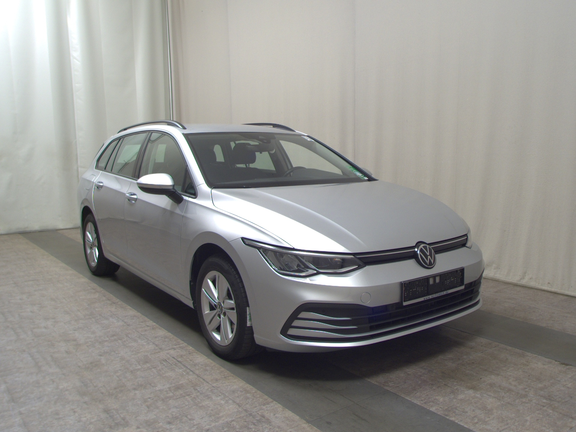 Volkswagen Golf-8 Var. 2.0 TDI Life Navi LED AID PDC Shz BT 3