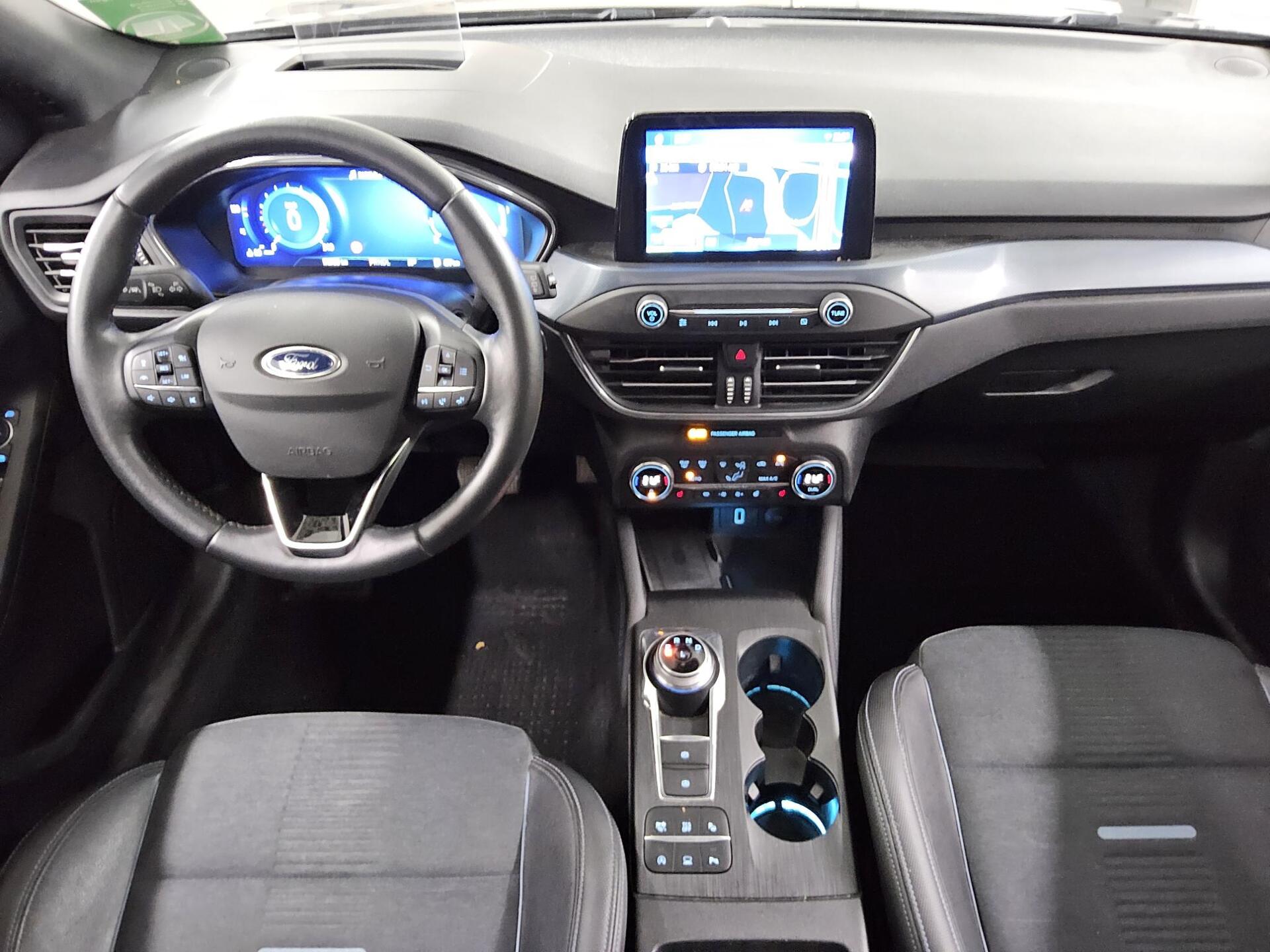 Ford Focus Turnier 1.5 EB Active Navi LED Pano HuD AHK 5