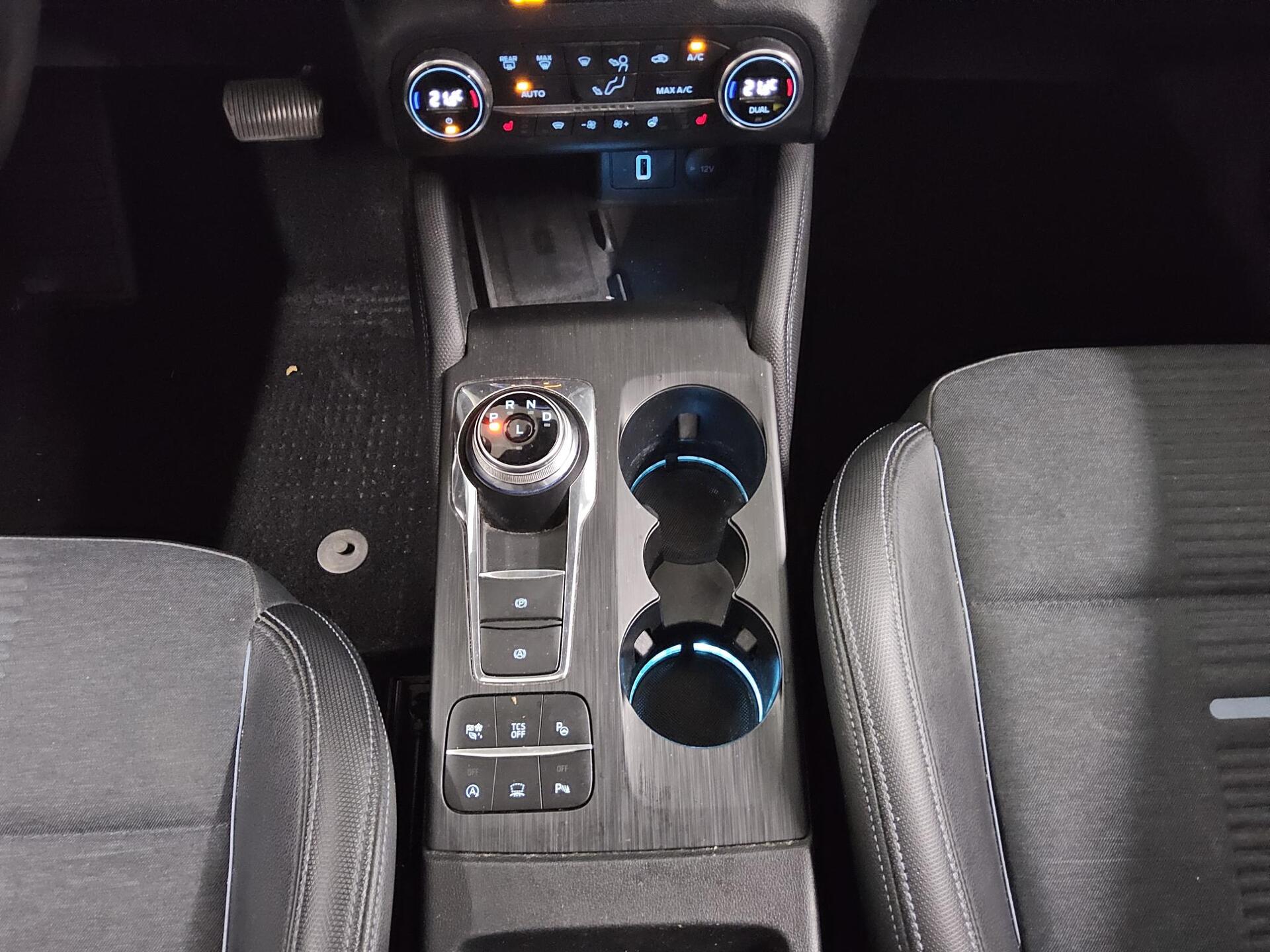 Ford Focus Turnier 1.5 EB Active Navi LED Pano HuD AHK 6