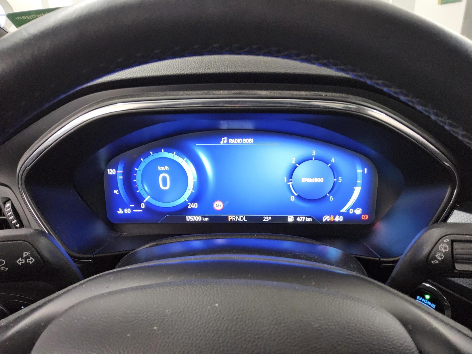 Ford Focus Turnier 1.5 EB Active Navi LED Pano HuD AHK 8
