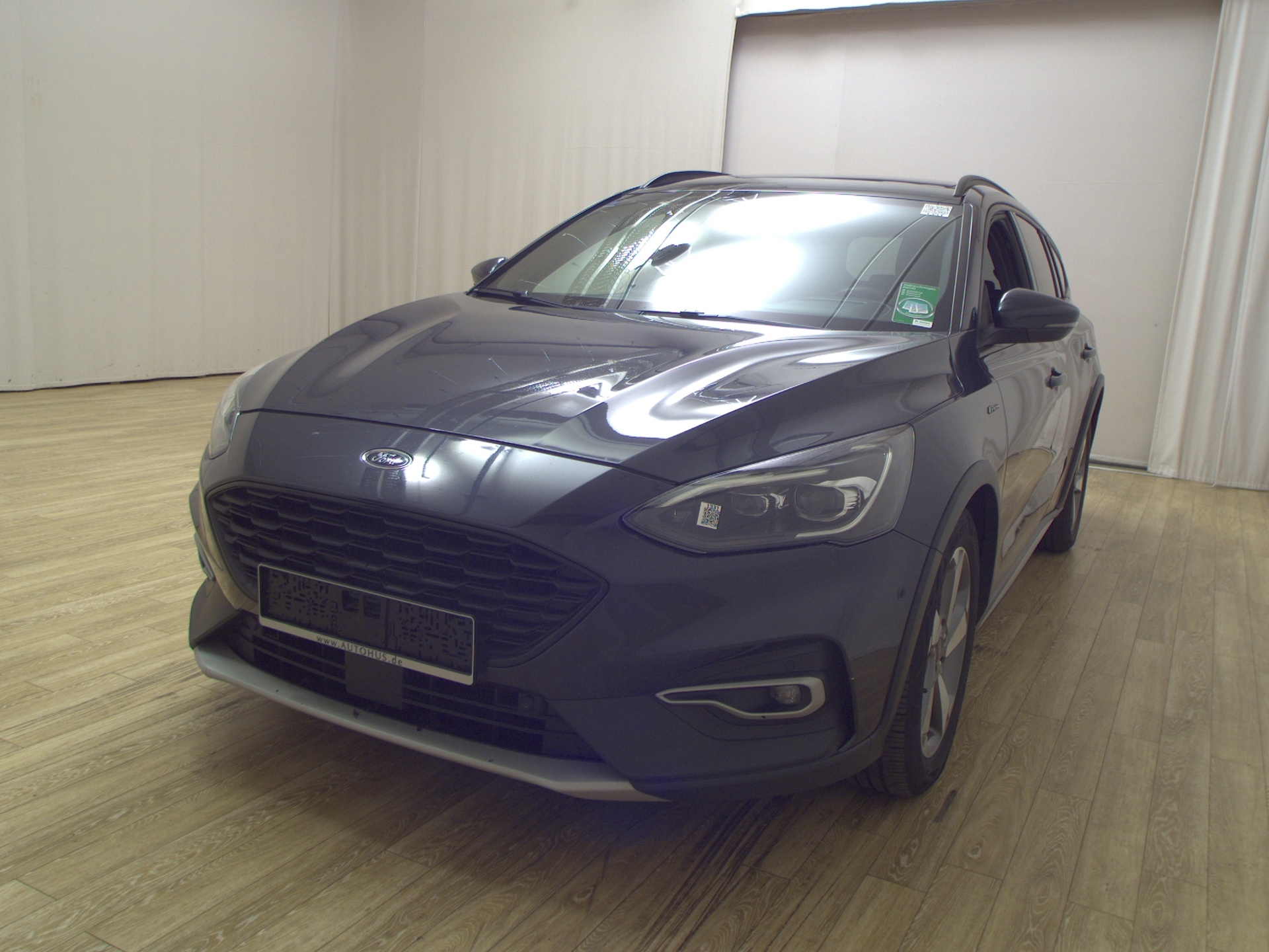 Ford Focus Turnier 1.5 EB Active Navi LED Pano HuD AHK 2