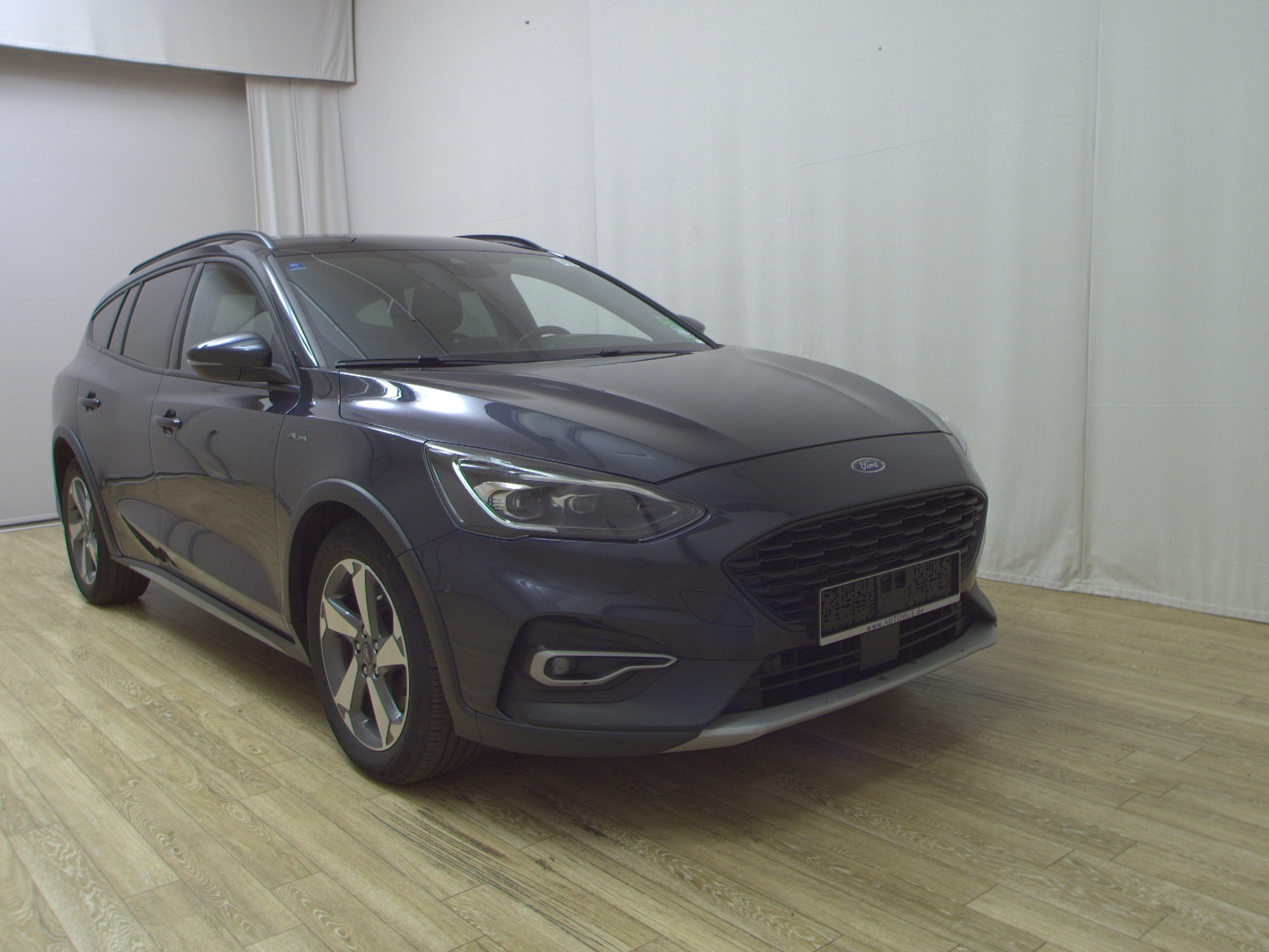 Ford Focus Turnier 1.5 EB Active Navi LED Pano HuD AHK 3
