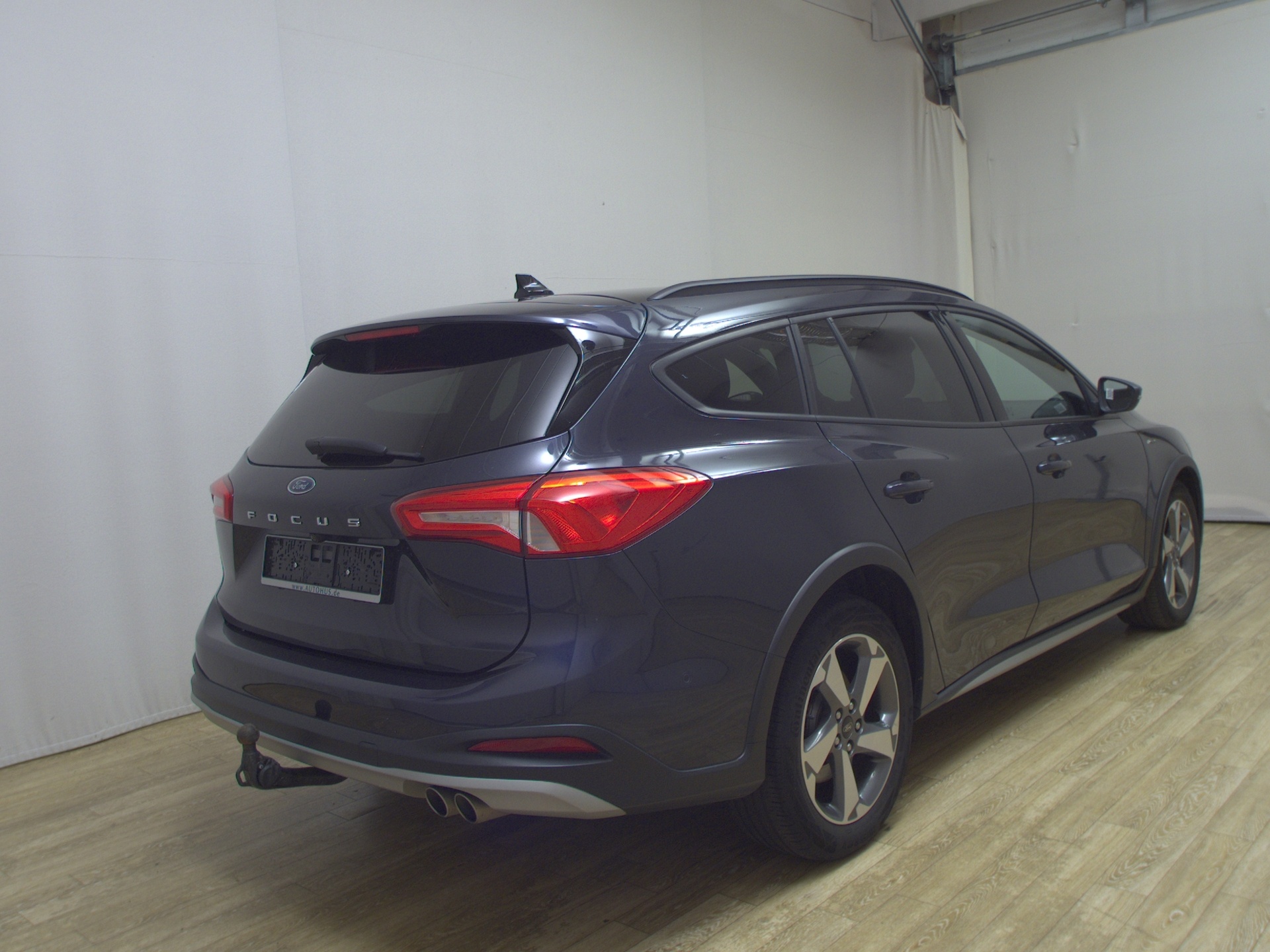 Ford Focus Turnier 1.5 EB Active Navi LED Pano HuD AHK 4