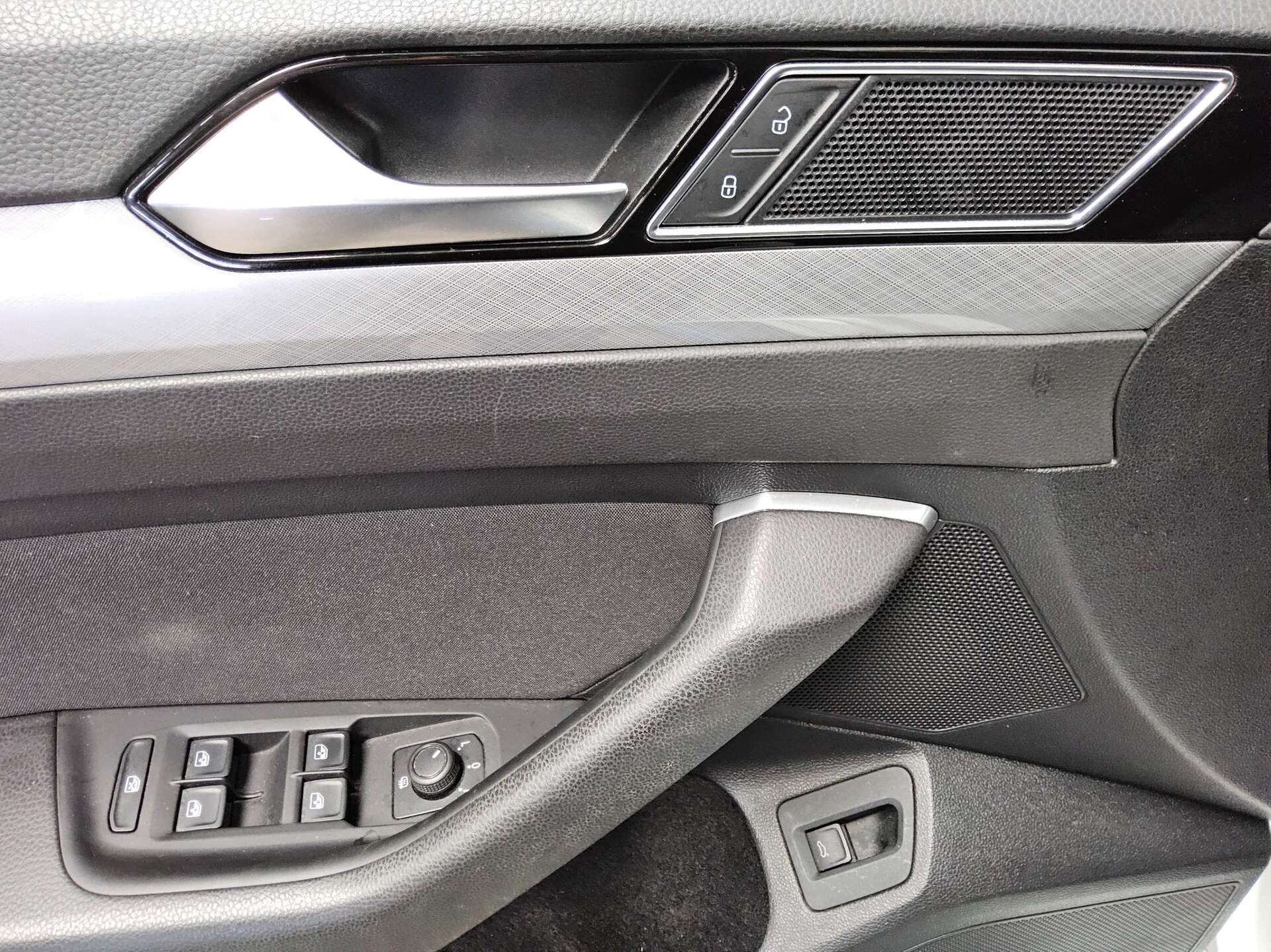 Volkswagen Passat Variant 2.0 TDI Business Navi LED AHK RfK 9