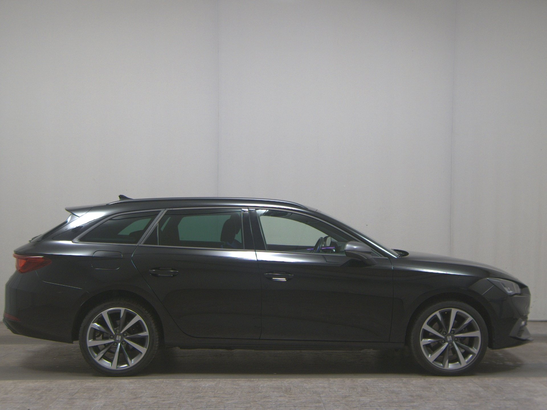 Seat Leon Sportstourer 1.4 e-HYBRID Navi LED AID Shz AHK RFK